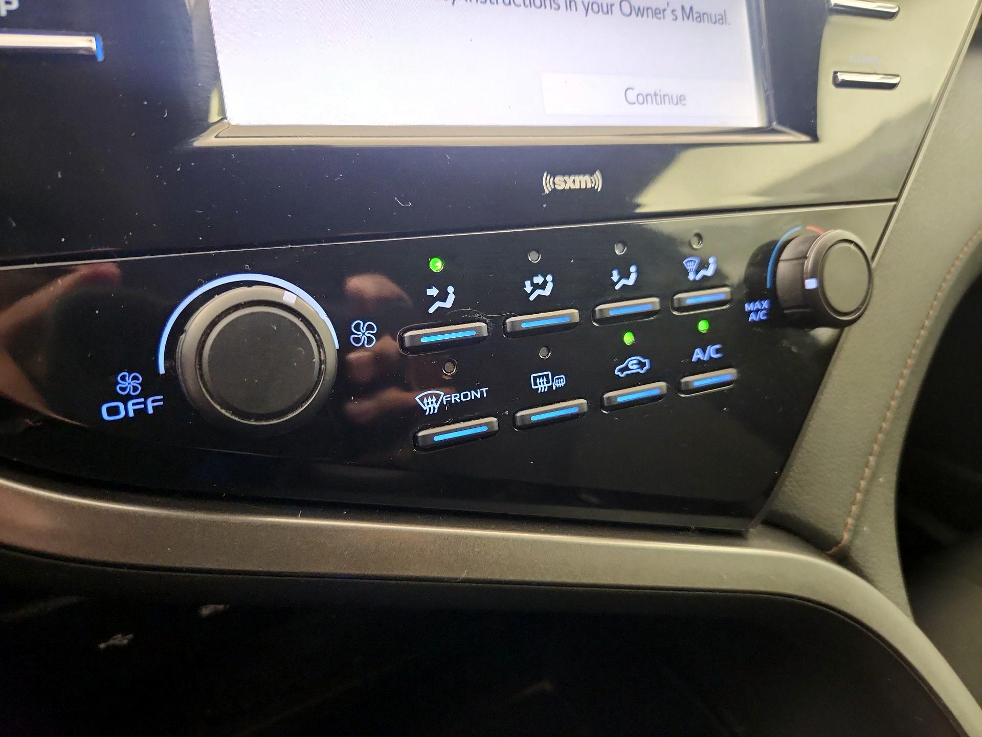Thumbnail: 2020 Toyota Camry - 16