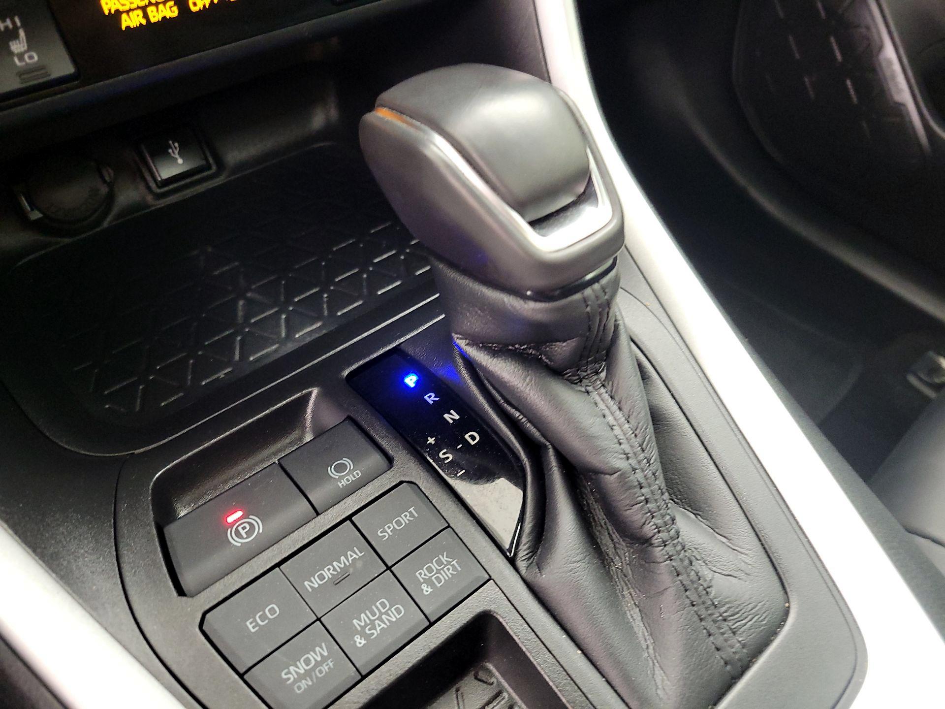 Thumbnail: 2021 Toyota RAV4 - 17
