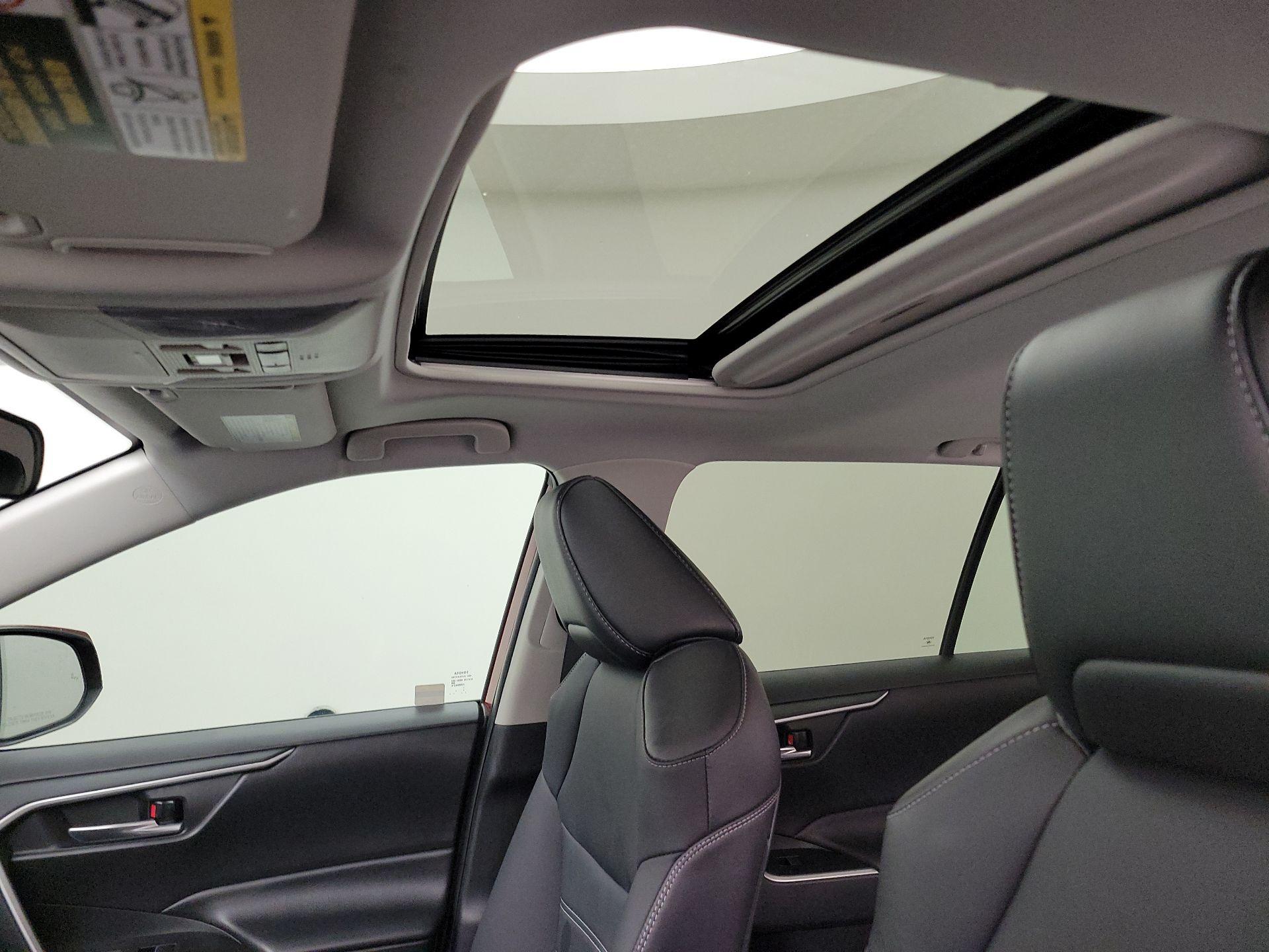 Thumbnail: 2021 Toyota RAV4 - 19