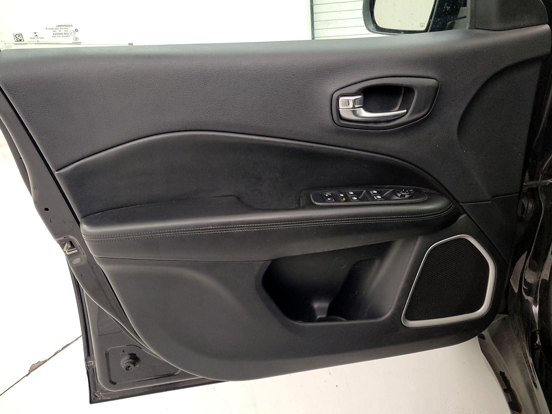 Thumbnail: 2021 Jeep Compass - 12