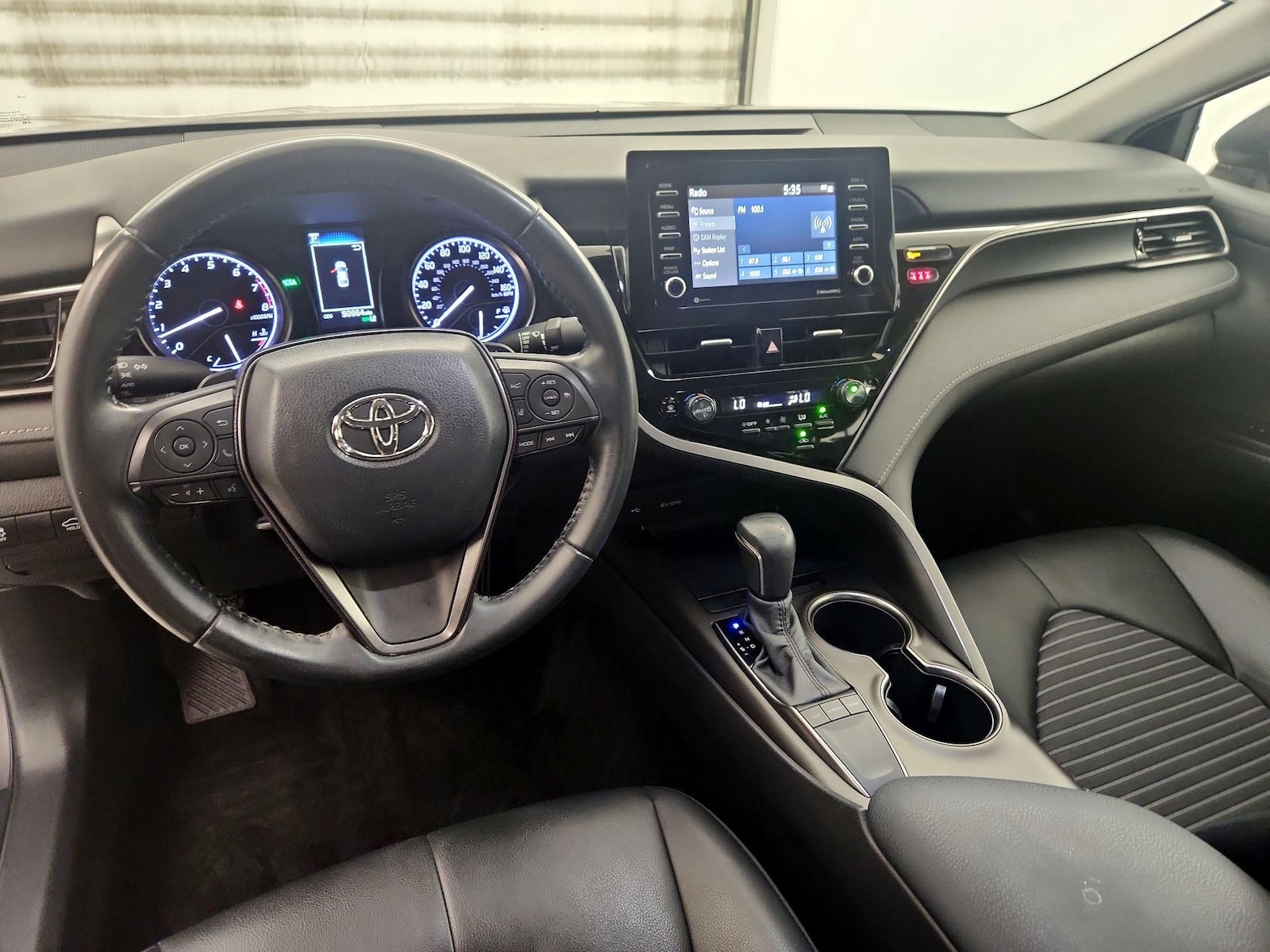 2022 Toyota Camry SE - Photo 10