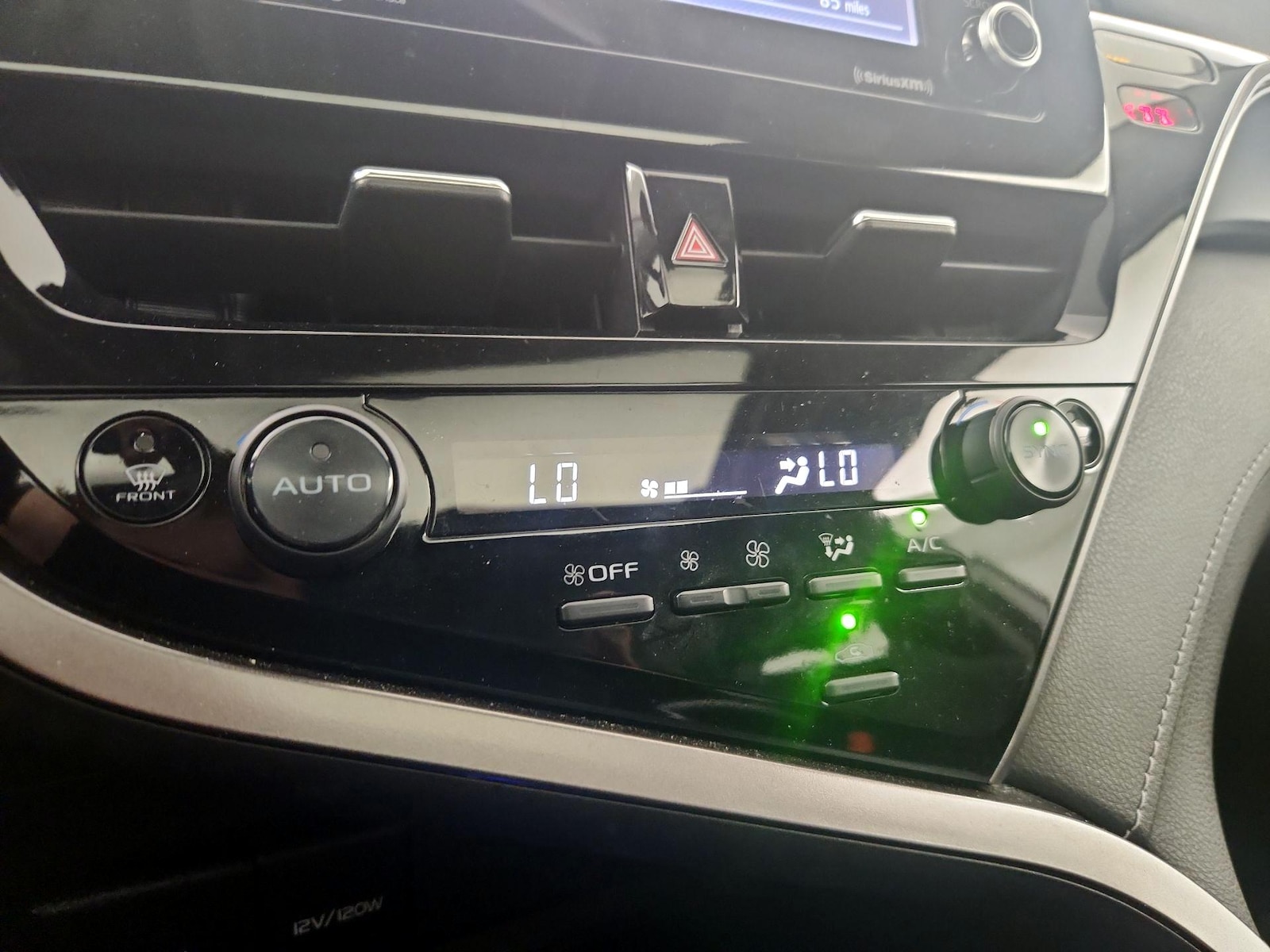 2022 Toyota Camry SE - Photo 17