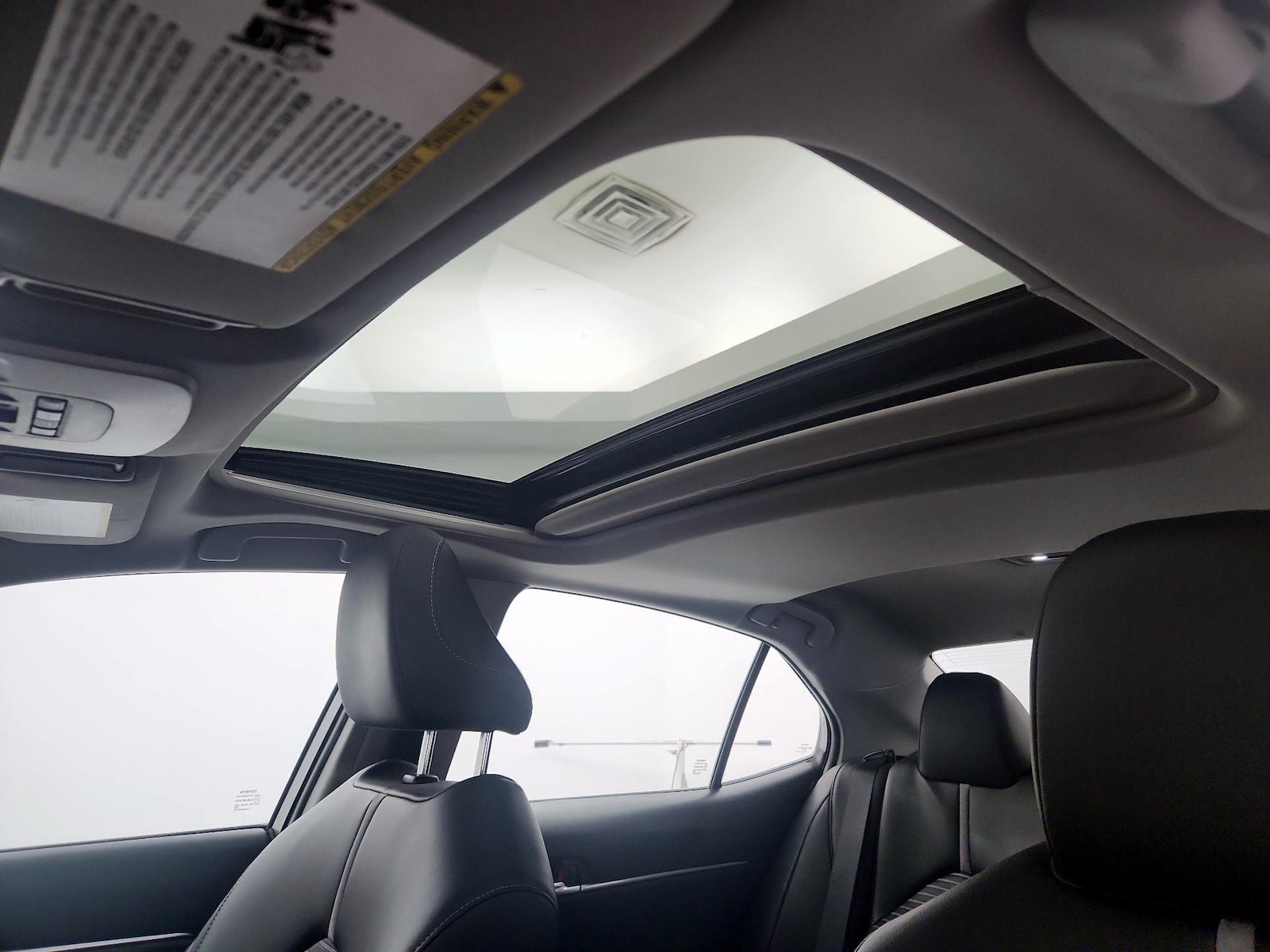 2022 Toyota Camry SE - Photo 20