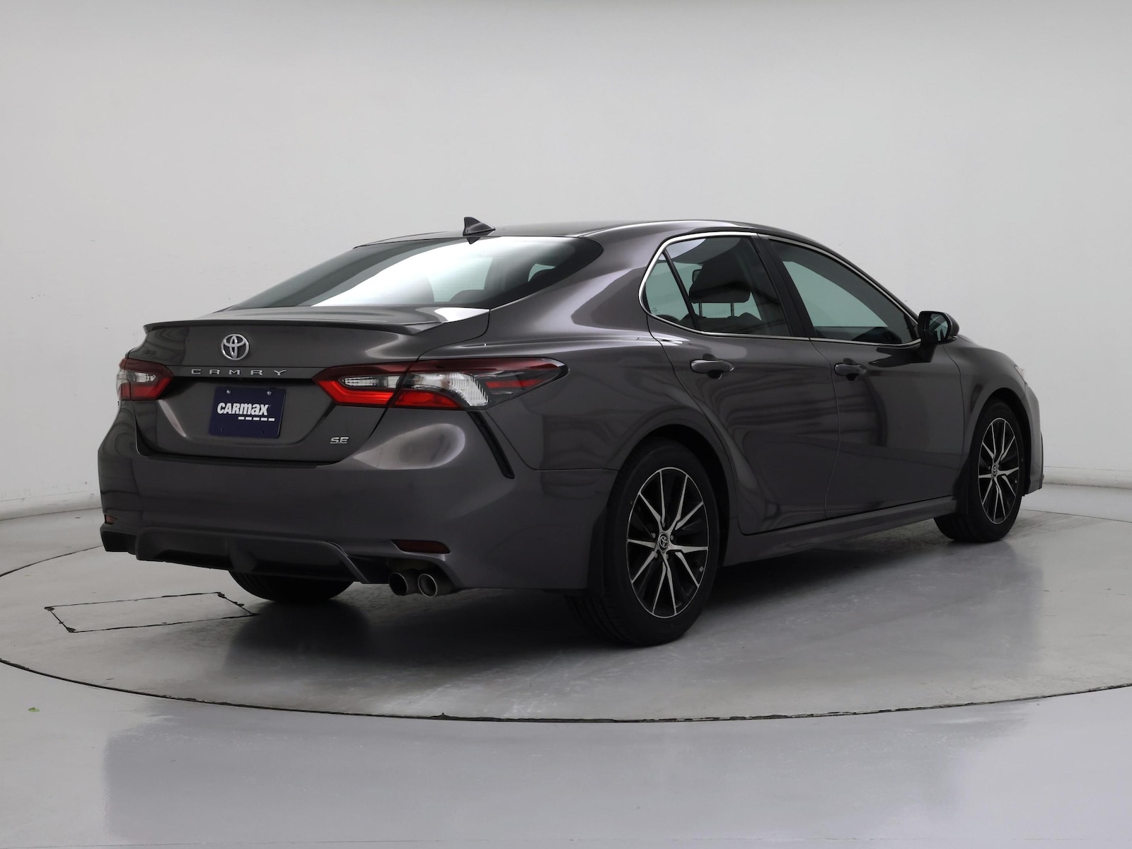 2022 Toyota Camry SE - Photo 9