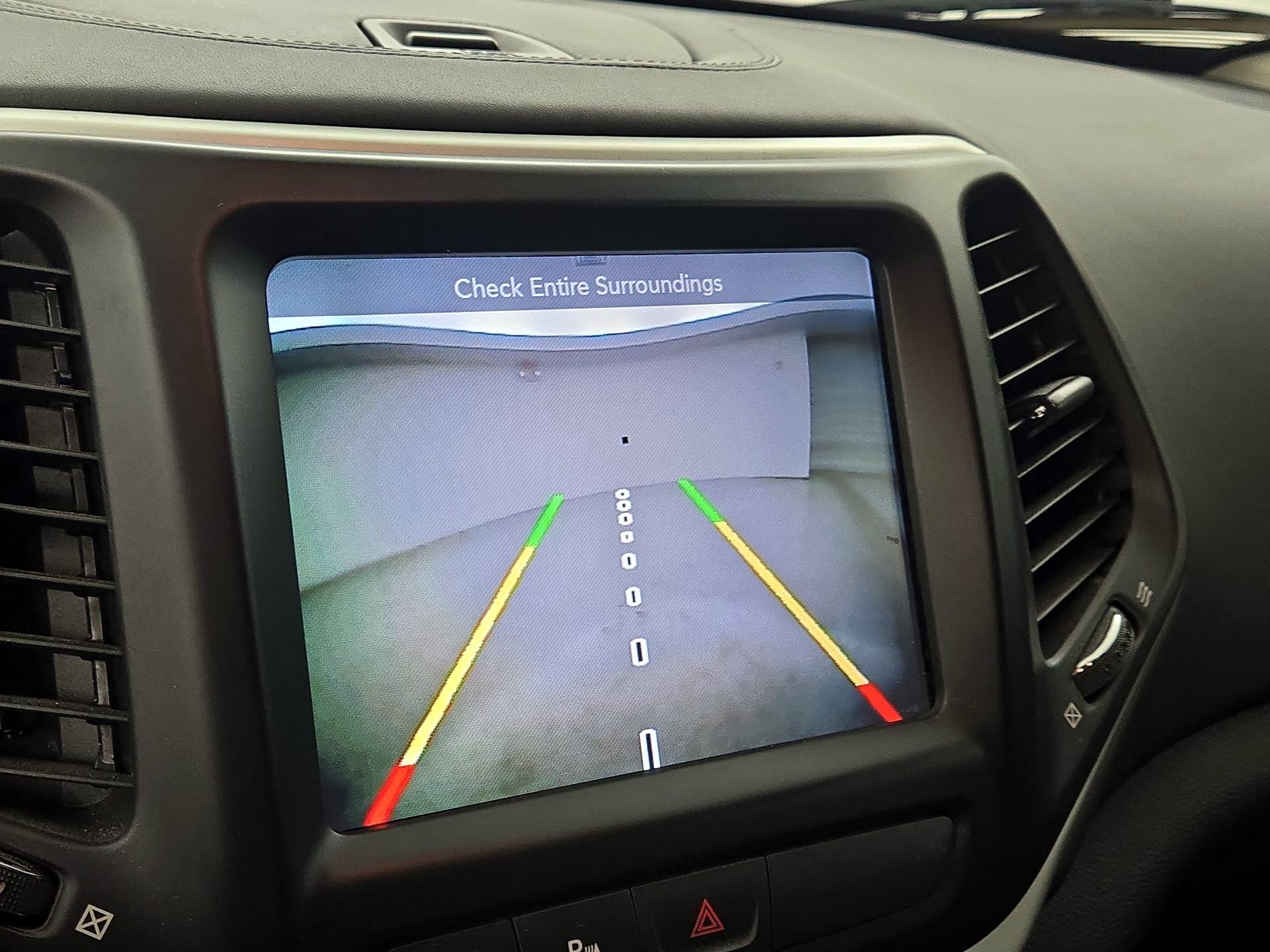 Thumbnail: 2016 Jeep Cherokee - 15