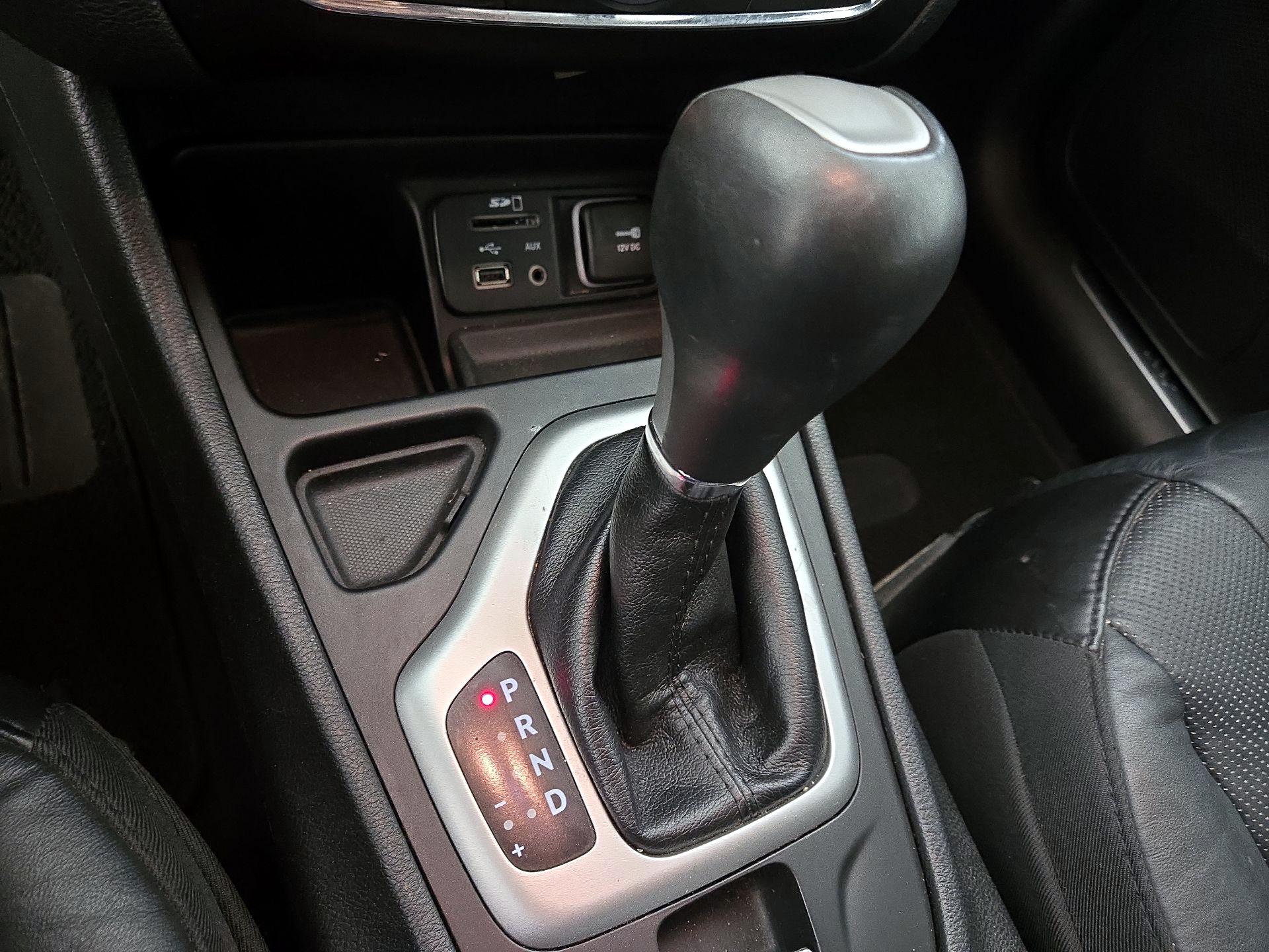 Thumbnail: 2016 Jeep Cherokee - 18