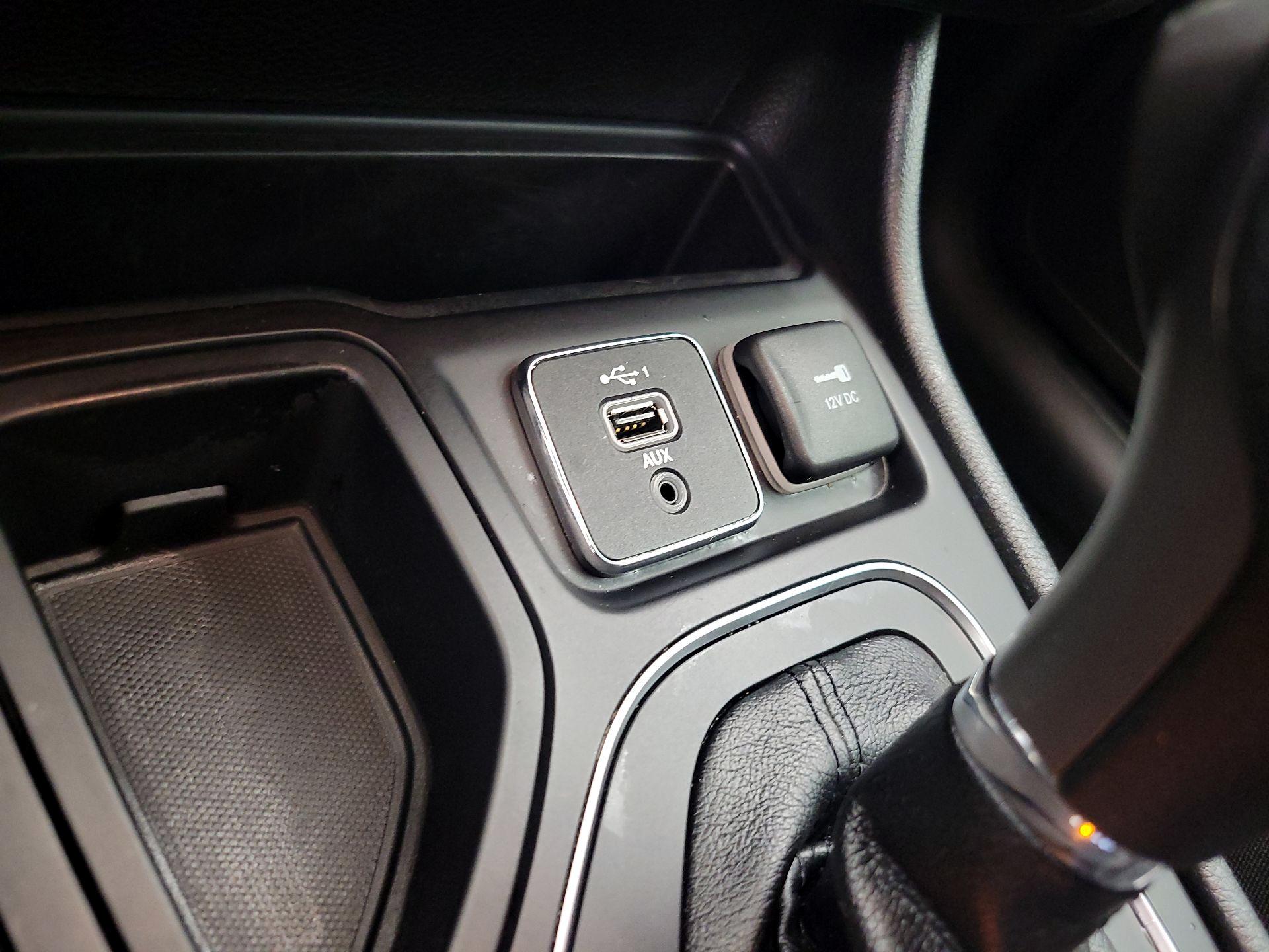 Thumbnail: 2021 Jeep Cherokee - 18