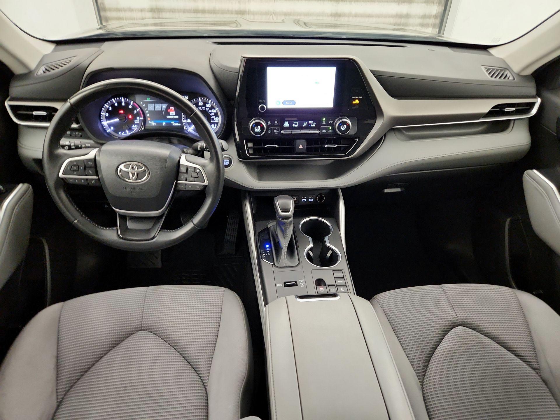 Thumbnail: 2023 Toyota Highlander - 9