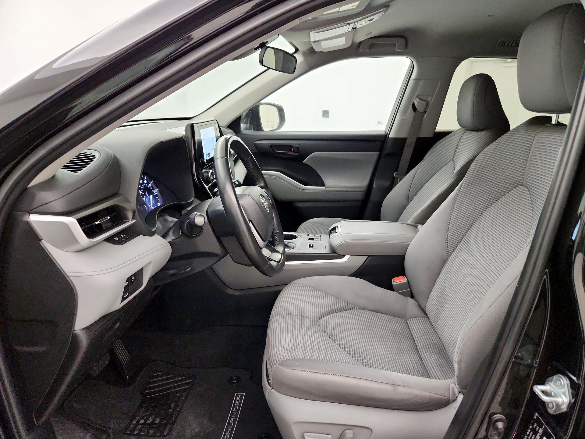 Thumbnail: 2023 Toyota Highlander - 11