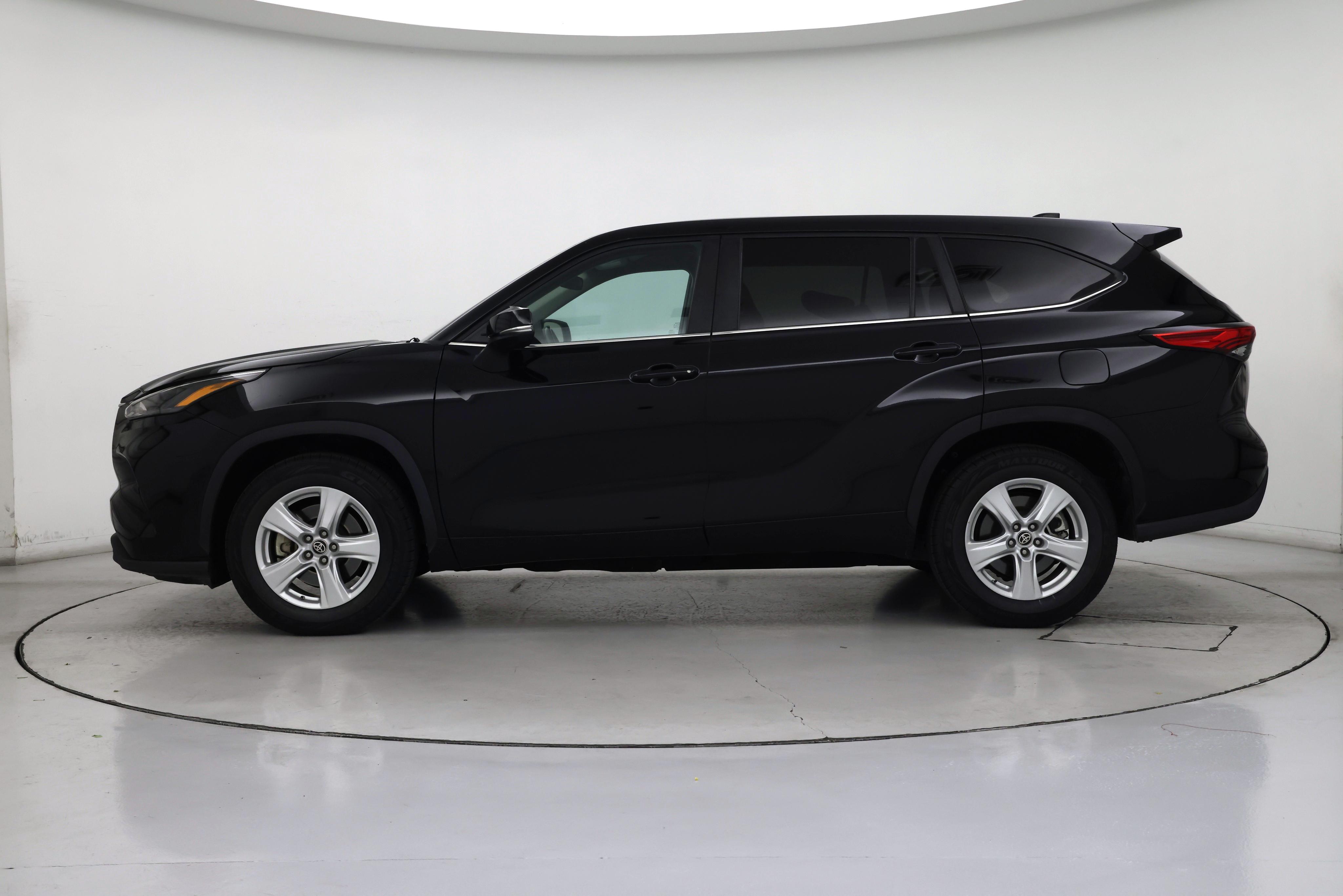 Thumbnail: 2023 Toyota Highlander - 3