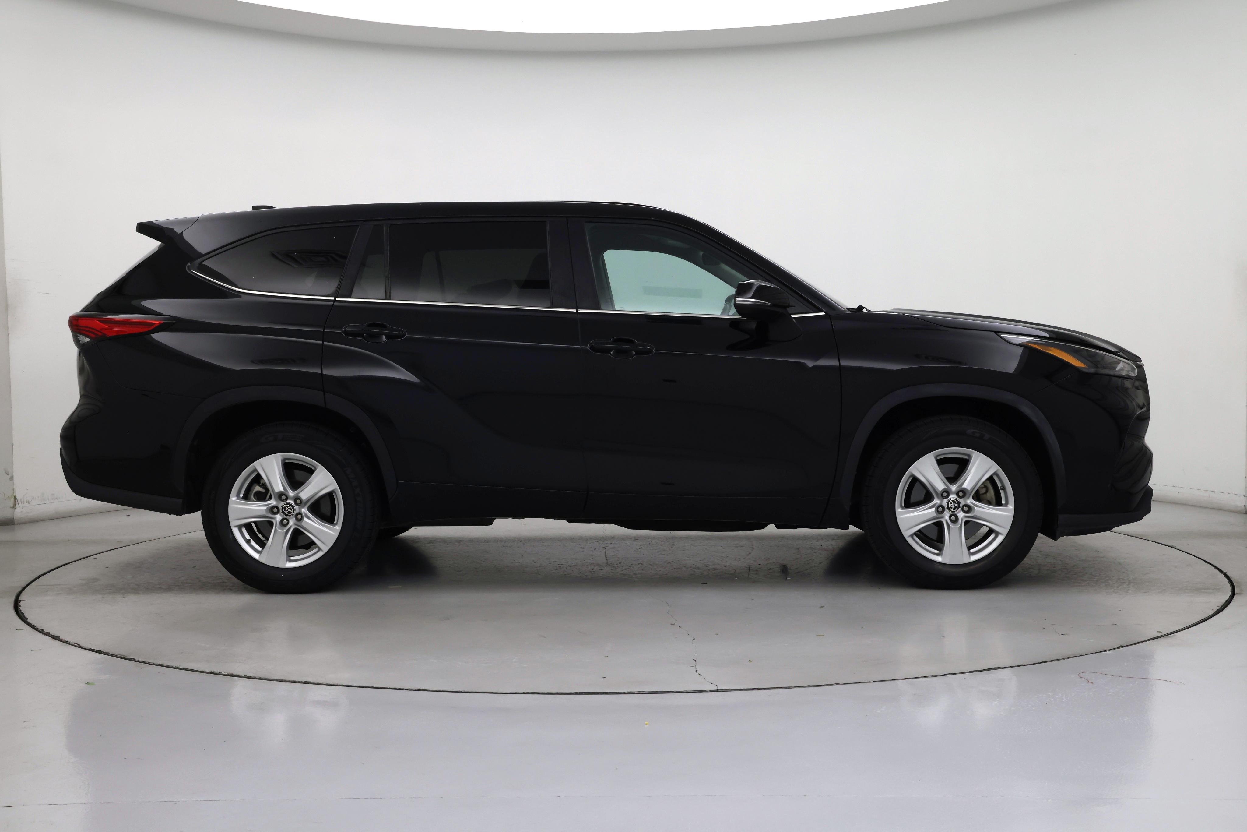 Thumbnail: 2023 Toyota Highlander - 7