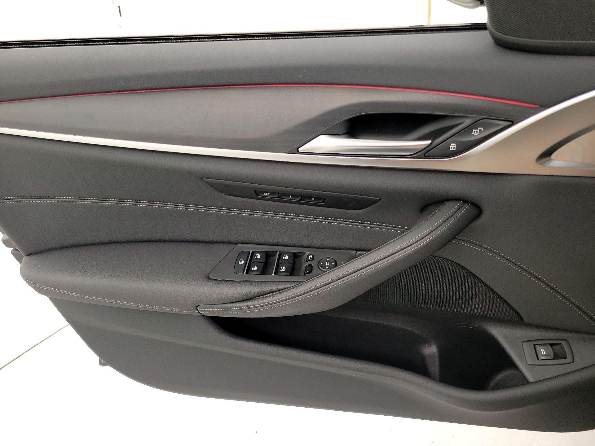 Thumbnail: 2023 BMW 5 Series - 12