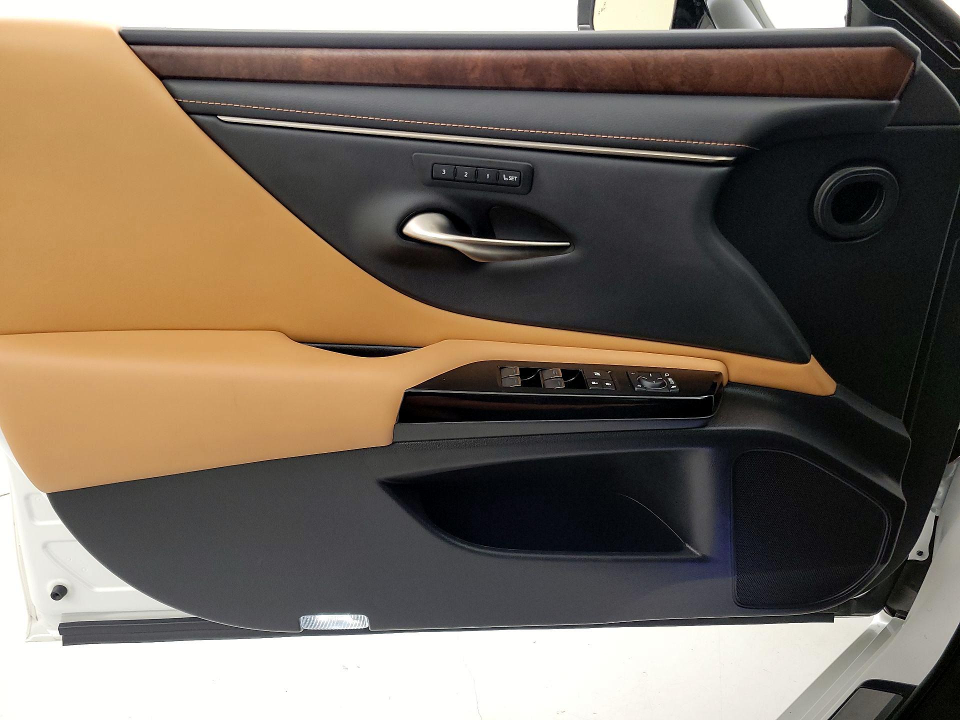 Thumbnail: 2022 Lexus ES - 12
