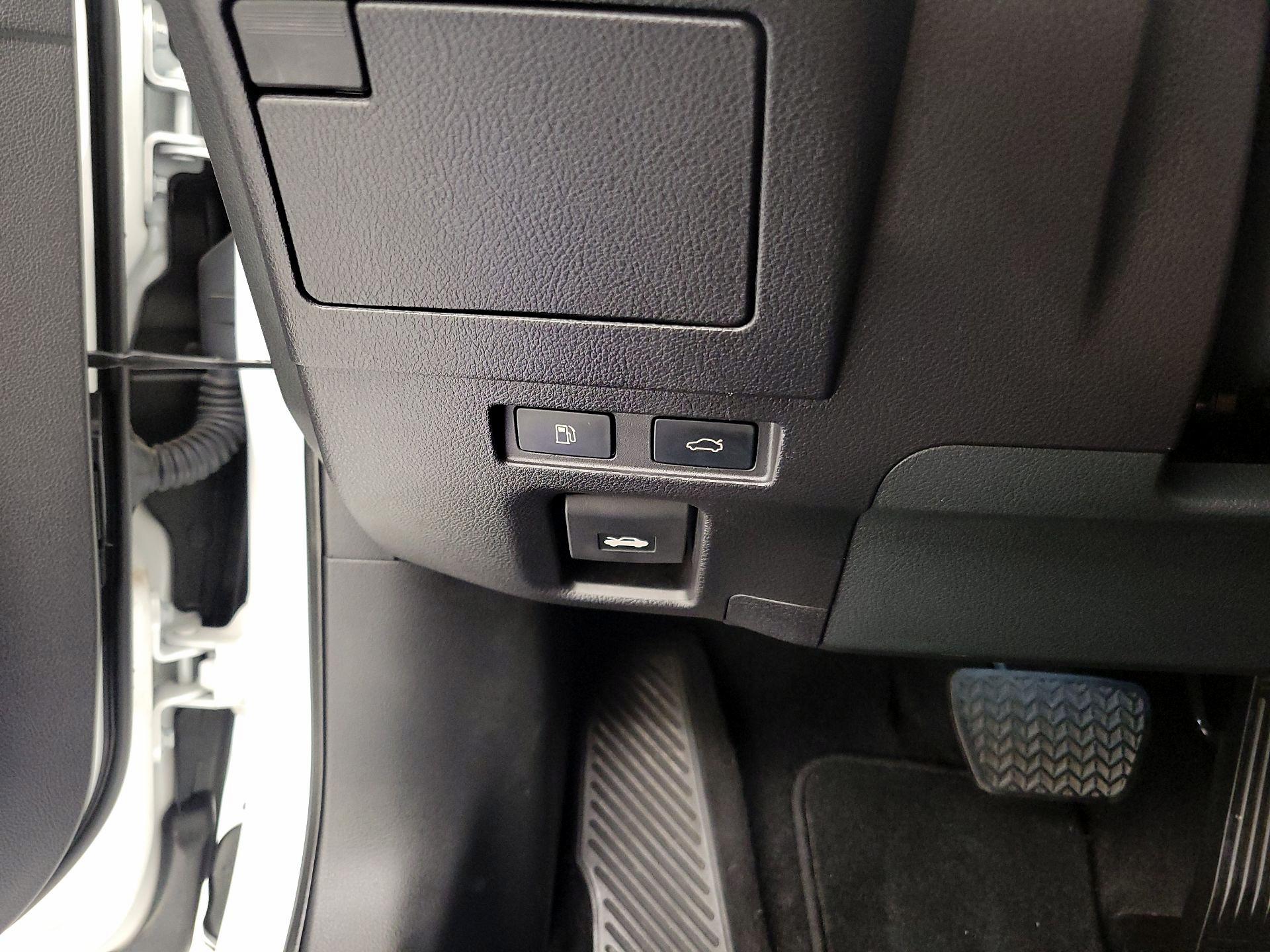 Thumbnail: 2022 Lexus ES - 13