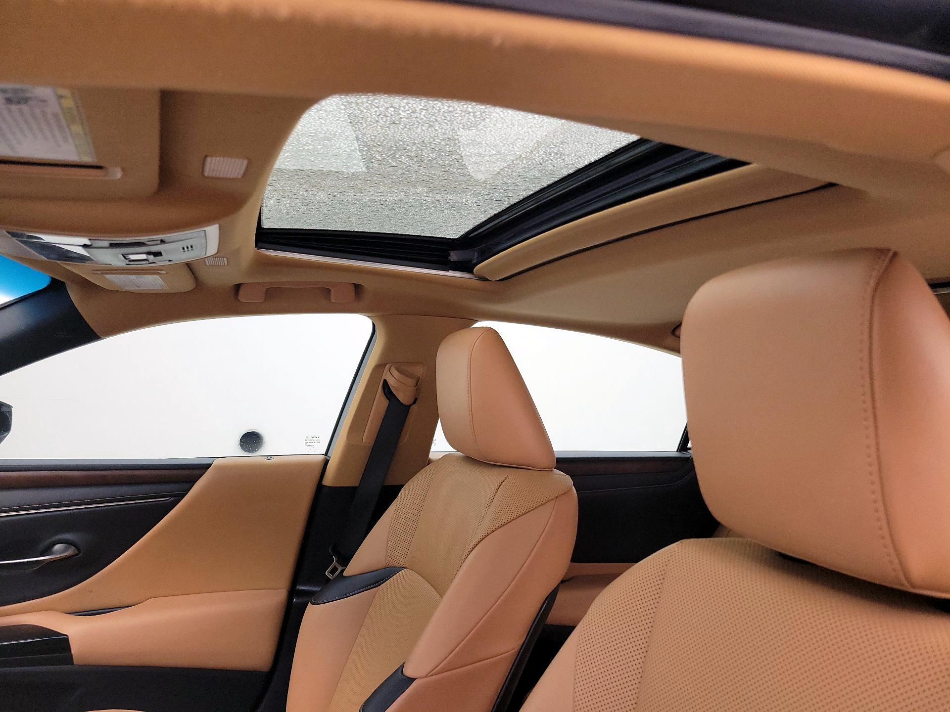 Thumbnail: 2022 Lexus ES - 20