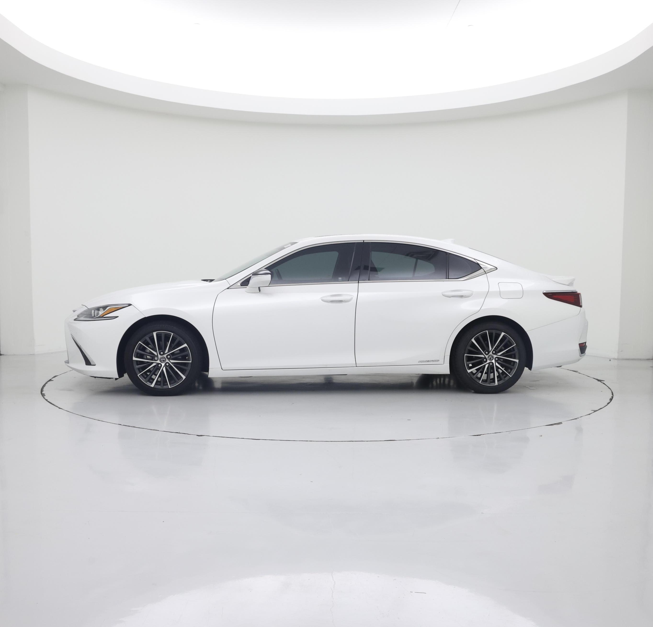 Thumbnail: 2022 Lexus ES - 3
