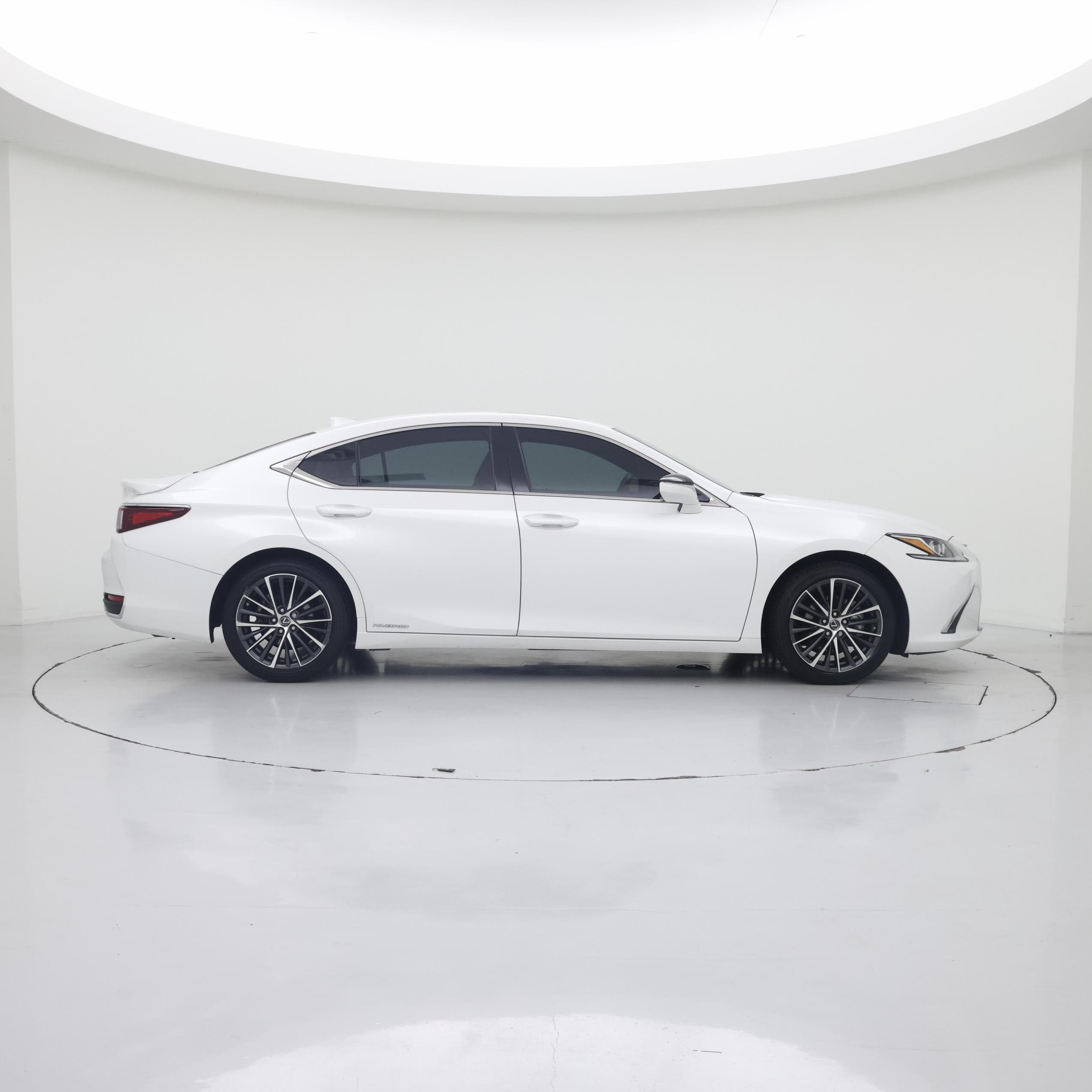 Thumbnail: 2022 Lexus ES - 7