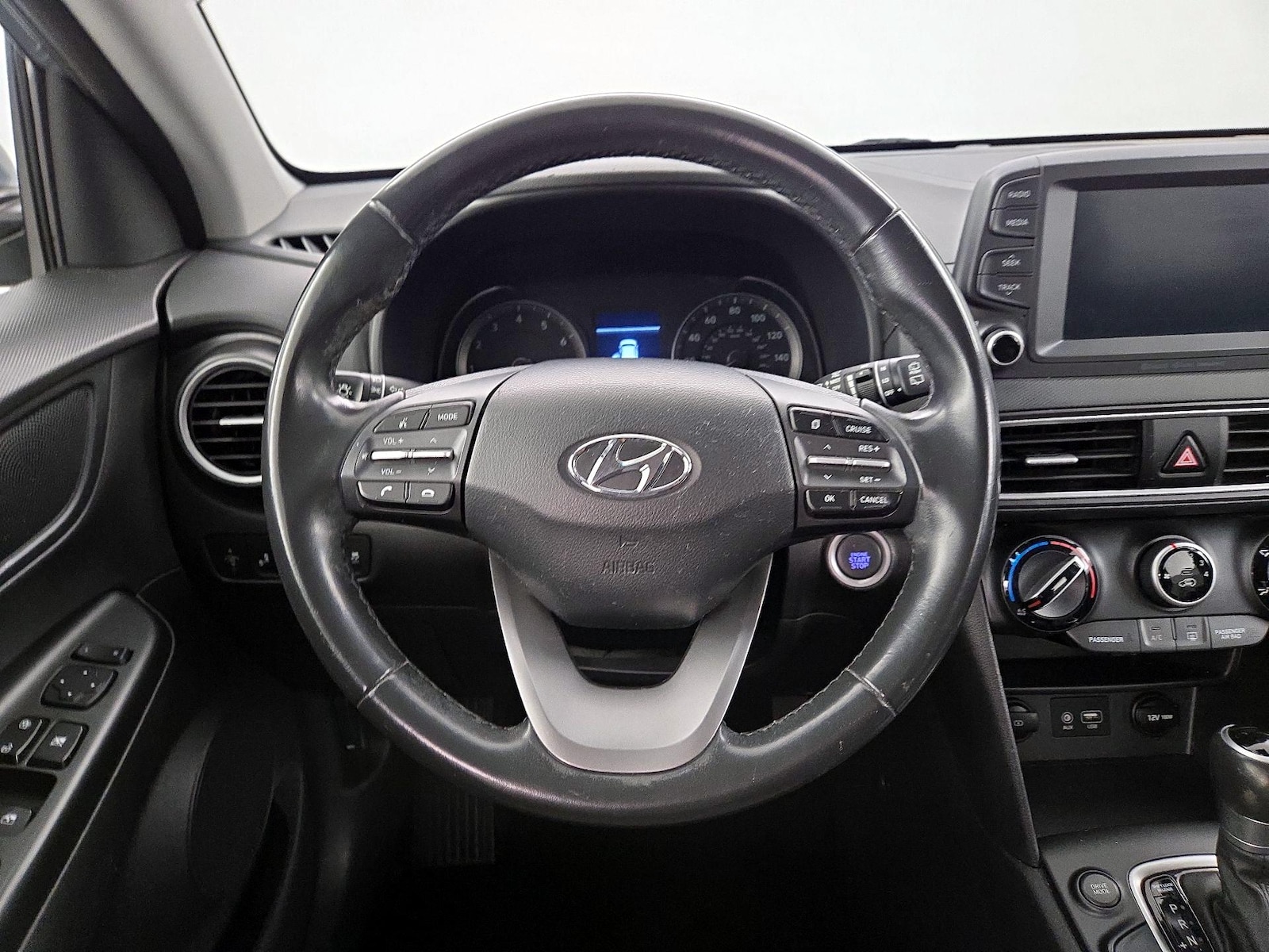 2020 Hyundai Kona SEL - Photo 11
