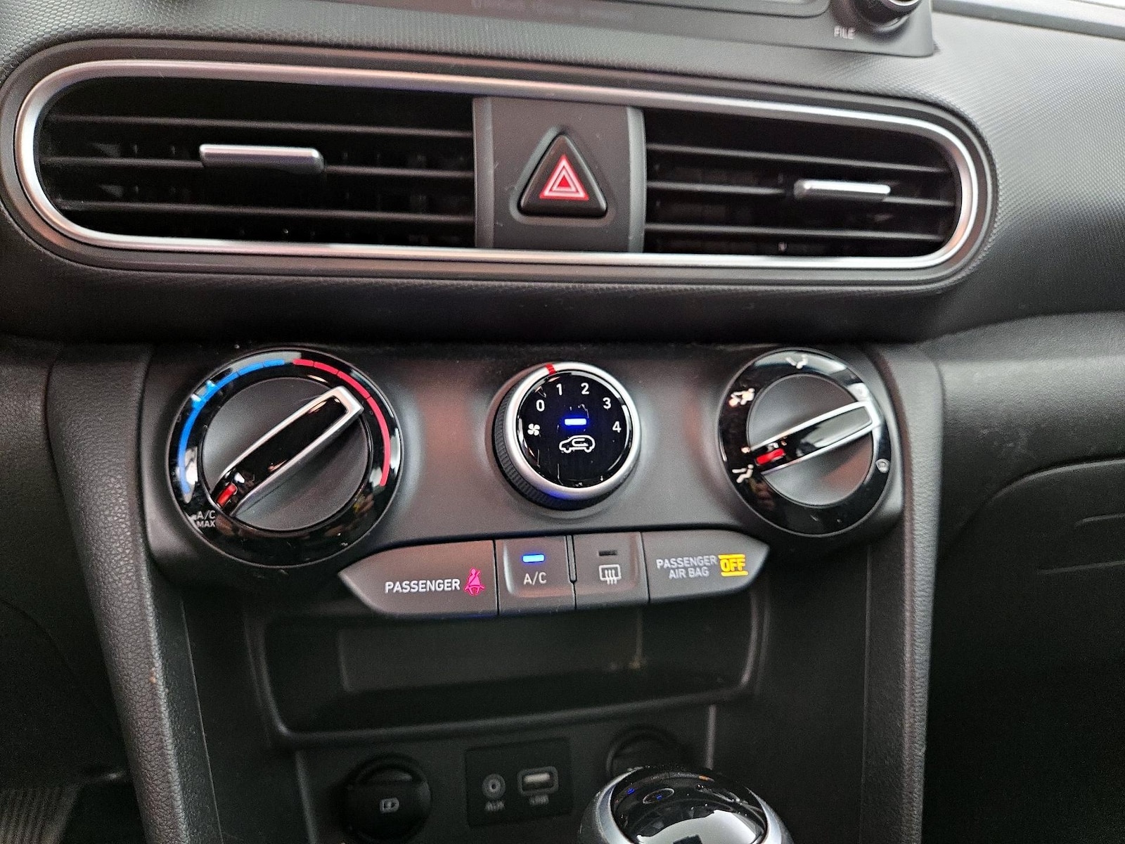 2020 Hyundai Kona SEL - Photo 17