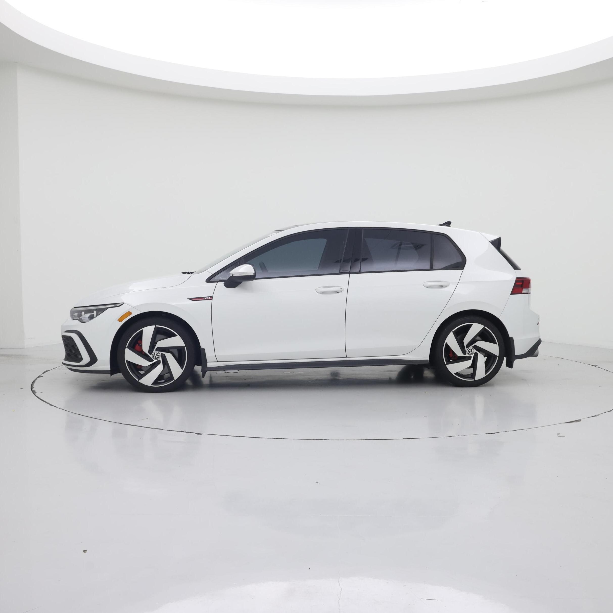 Thumbnail: 2023 Volkswagen Golf - 3