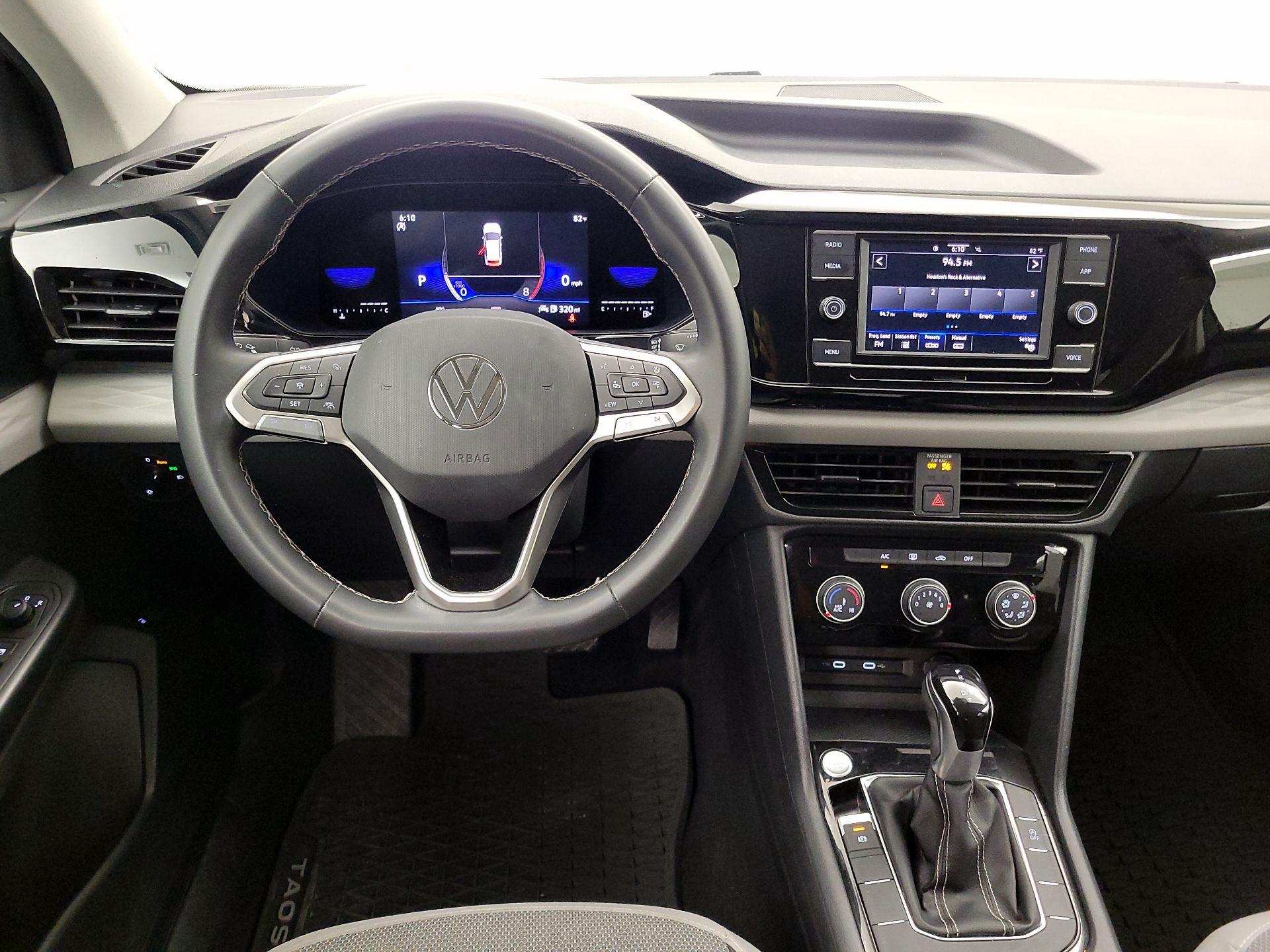 Thumbnail: 2023 Volkswagen Taos - 10