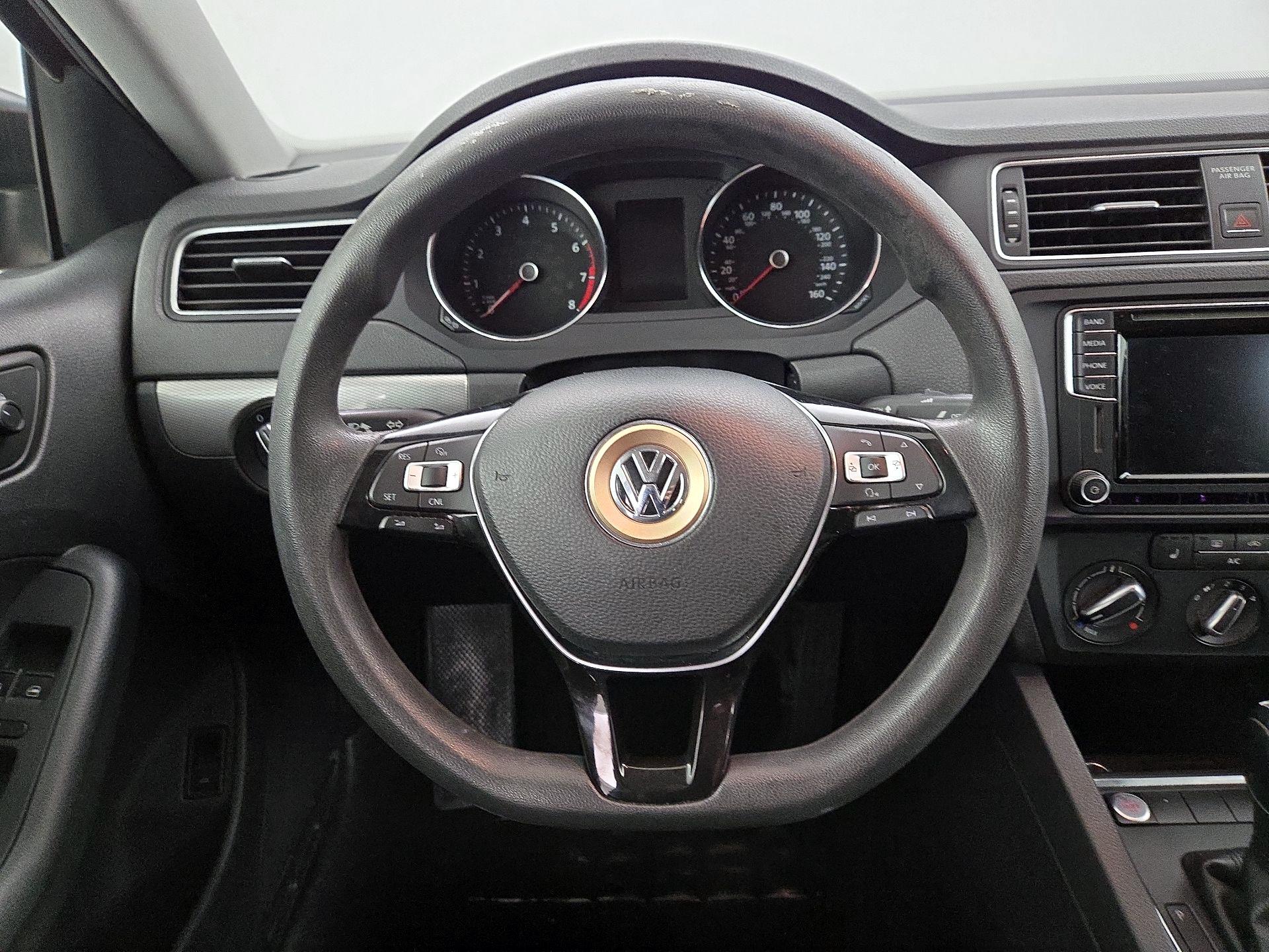 Thumbnail: 2016 Volkswagen Jetta - 10