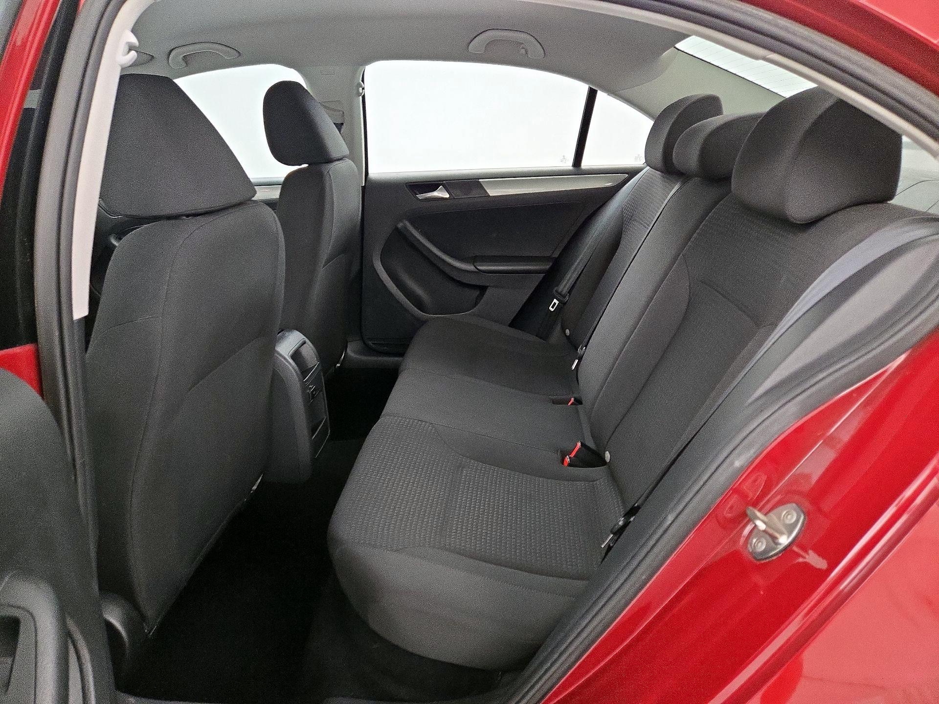 Thumbnail: 2016 Volkswagen Jetta - 19