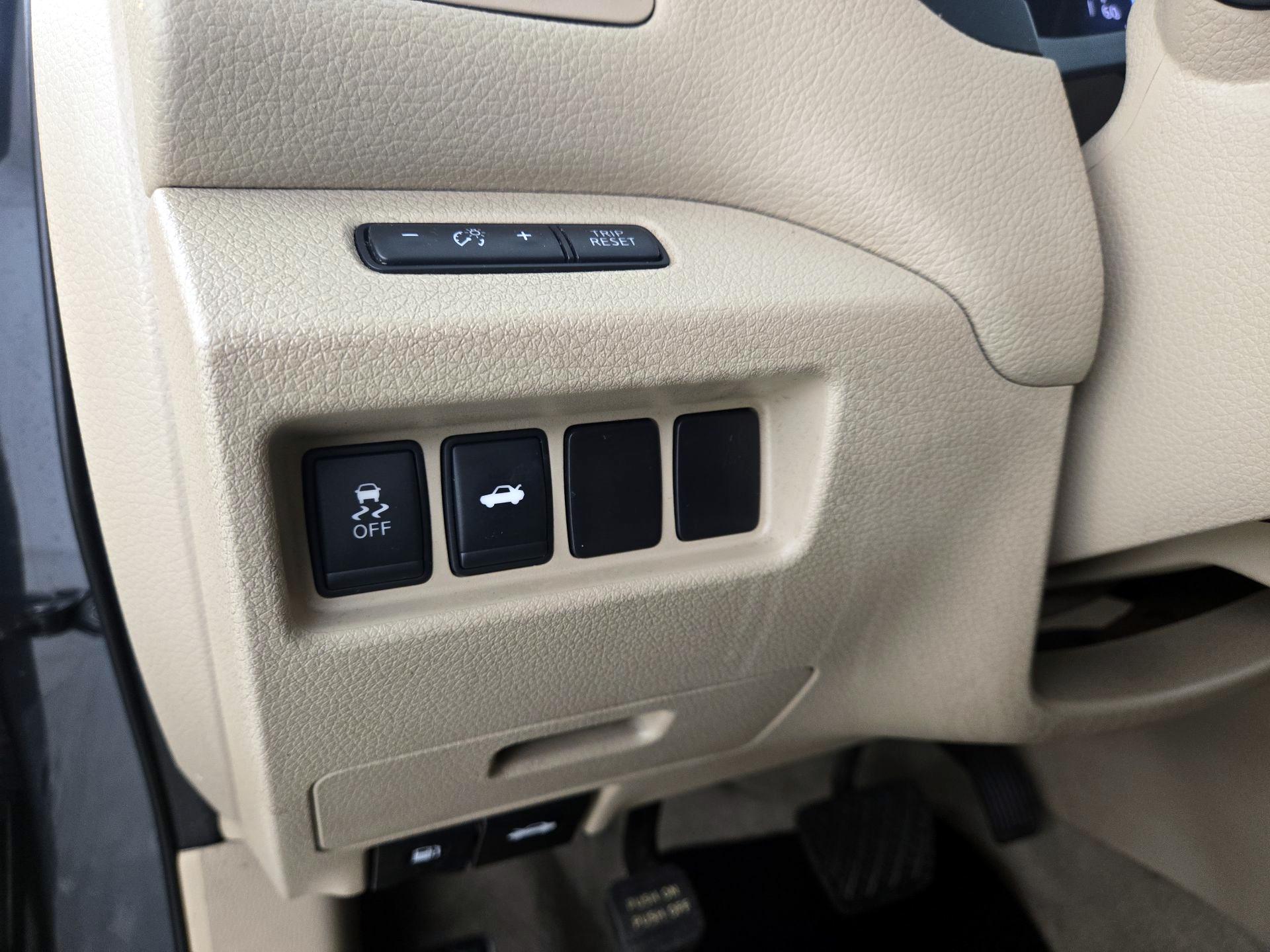 Thumbnail: 2014 Nissan Altima - 13