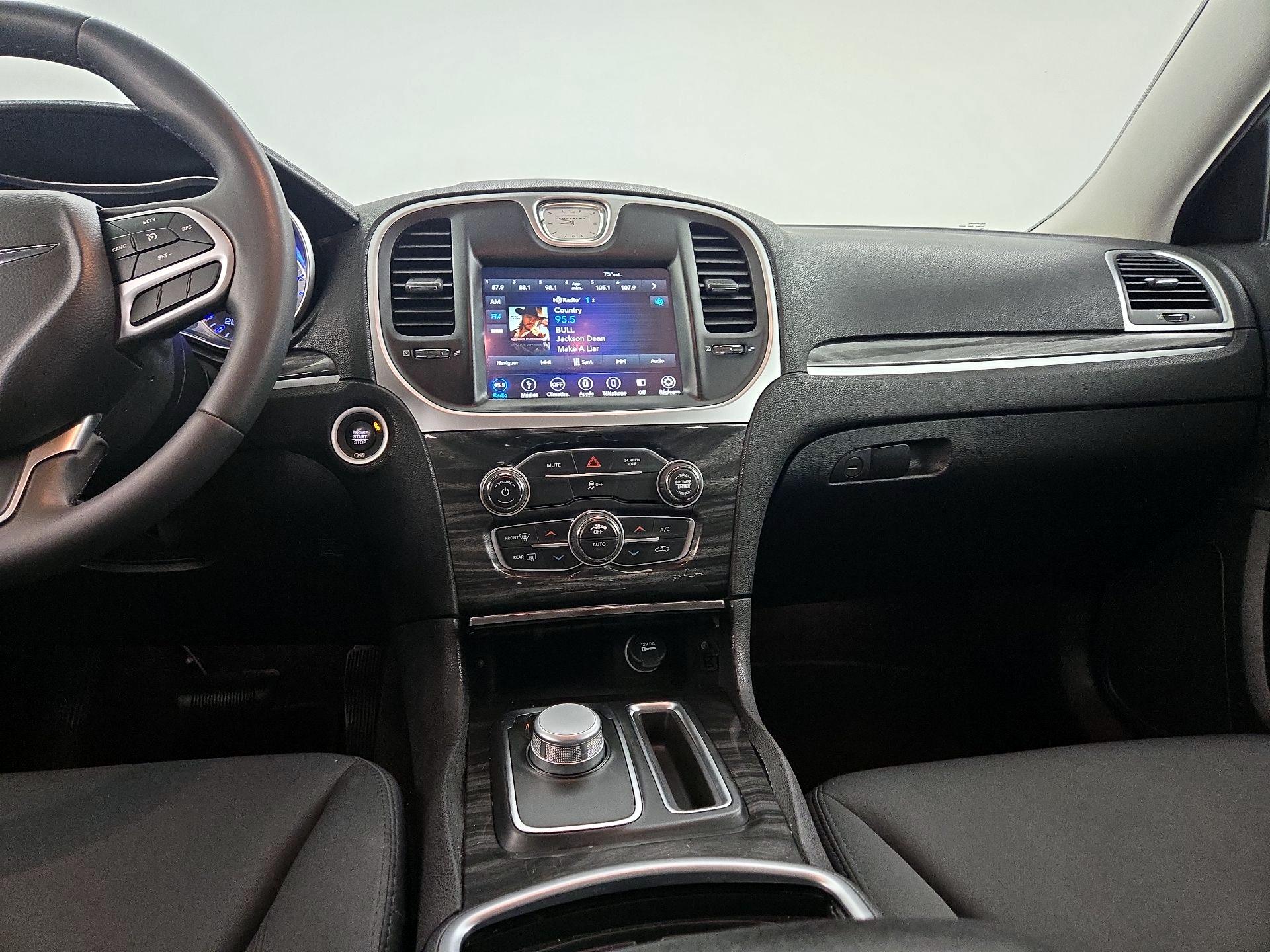 Thumbnail: 2018 Chrysler 300 - 9