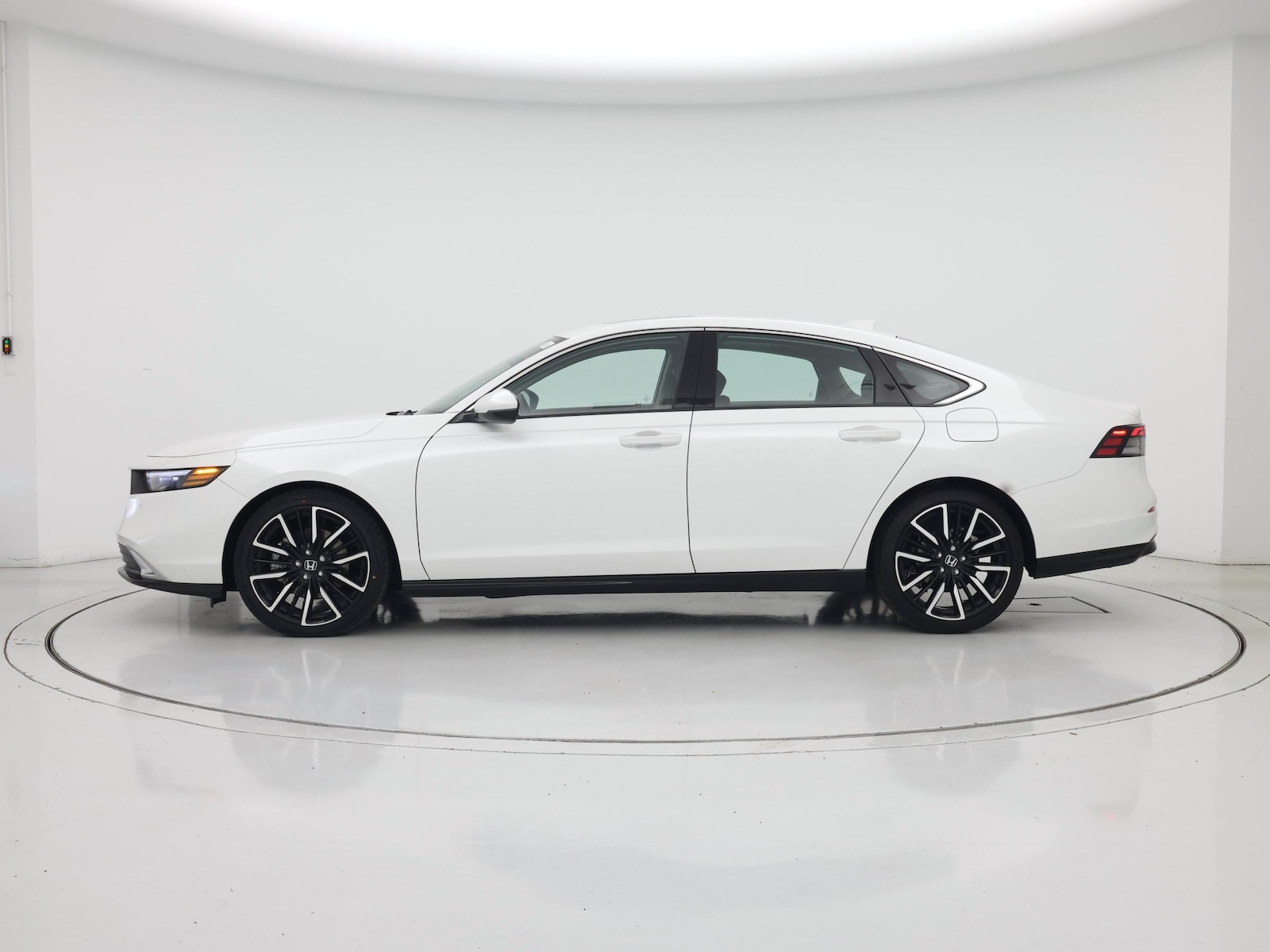 2025 Honda Accord Hybrid Touring - Photo 4