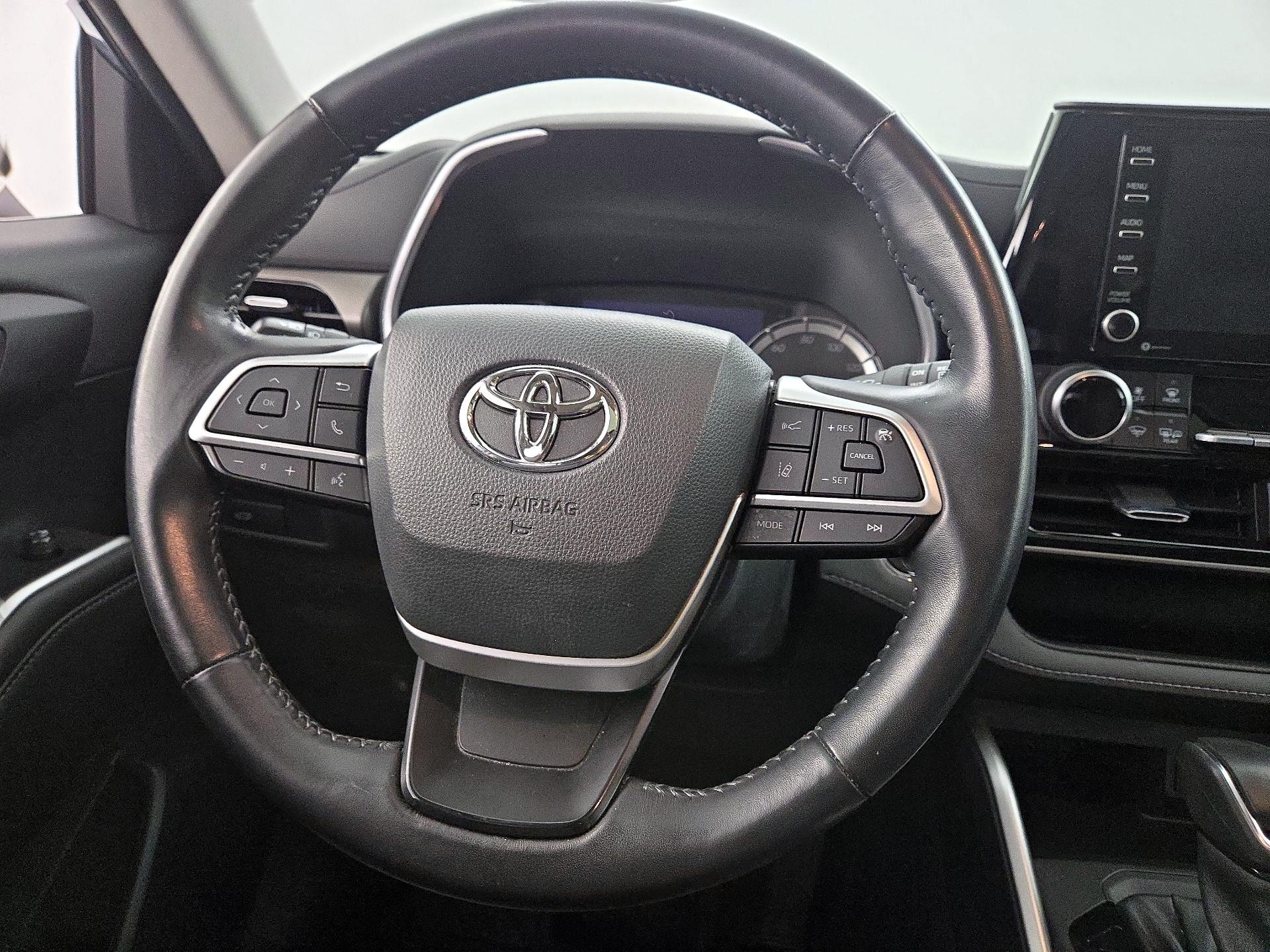 Thumbnail: 2022 Toyota Highlander - 10