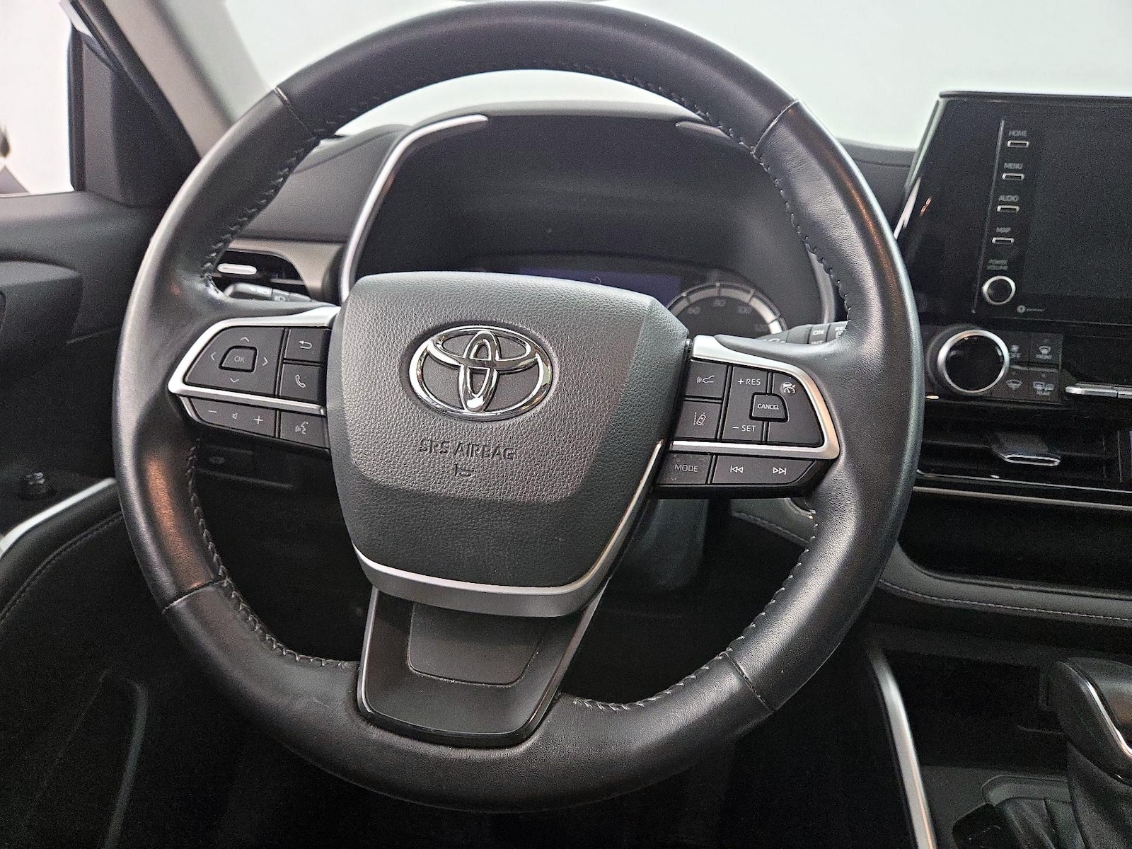 2022 Toyota Highlander XLE - Photo 11