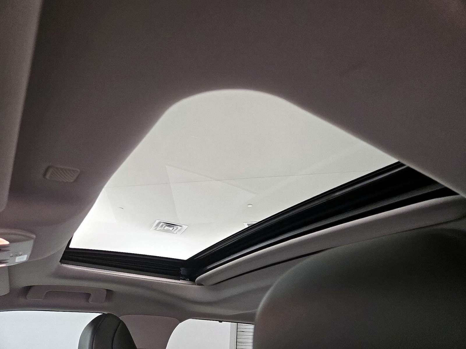 2022 Toyota Highlander XLE - Photo 21