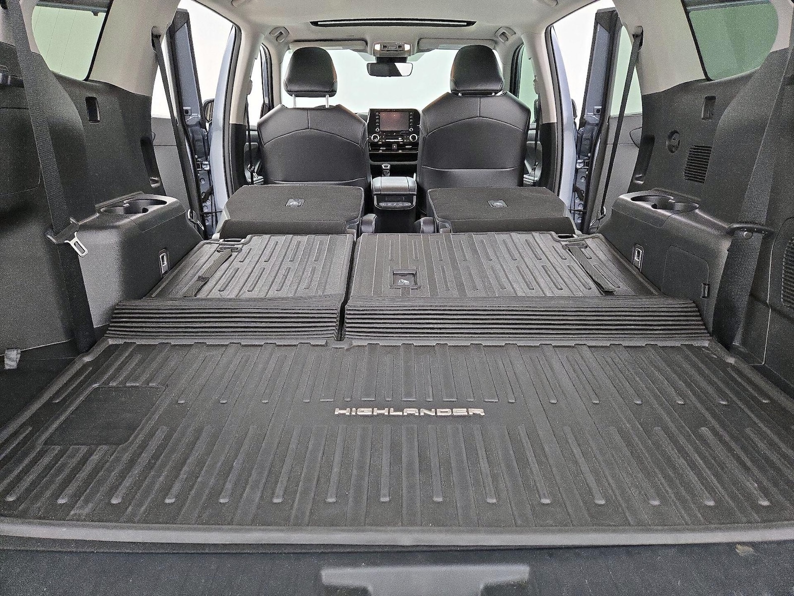 2022 Toyota Highlander XLE - Photo 25
