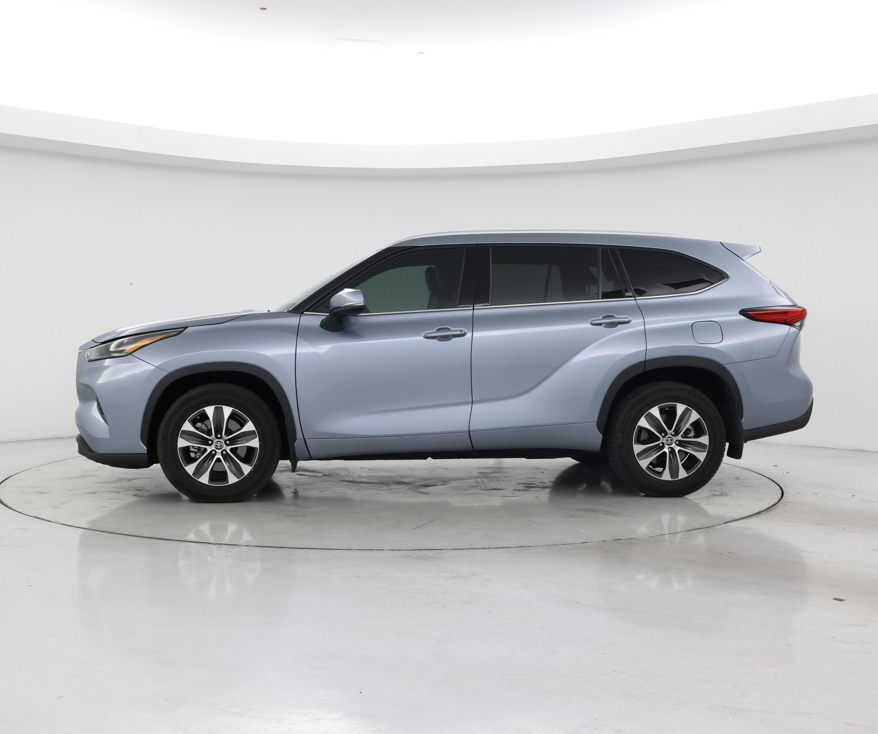 Thumbnail: 2022 Toyota Highlander - 3