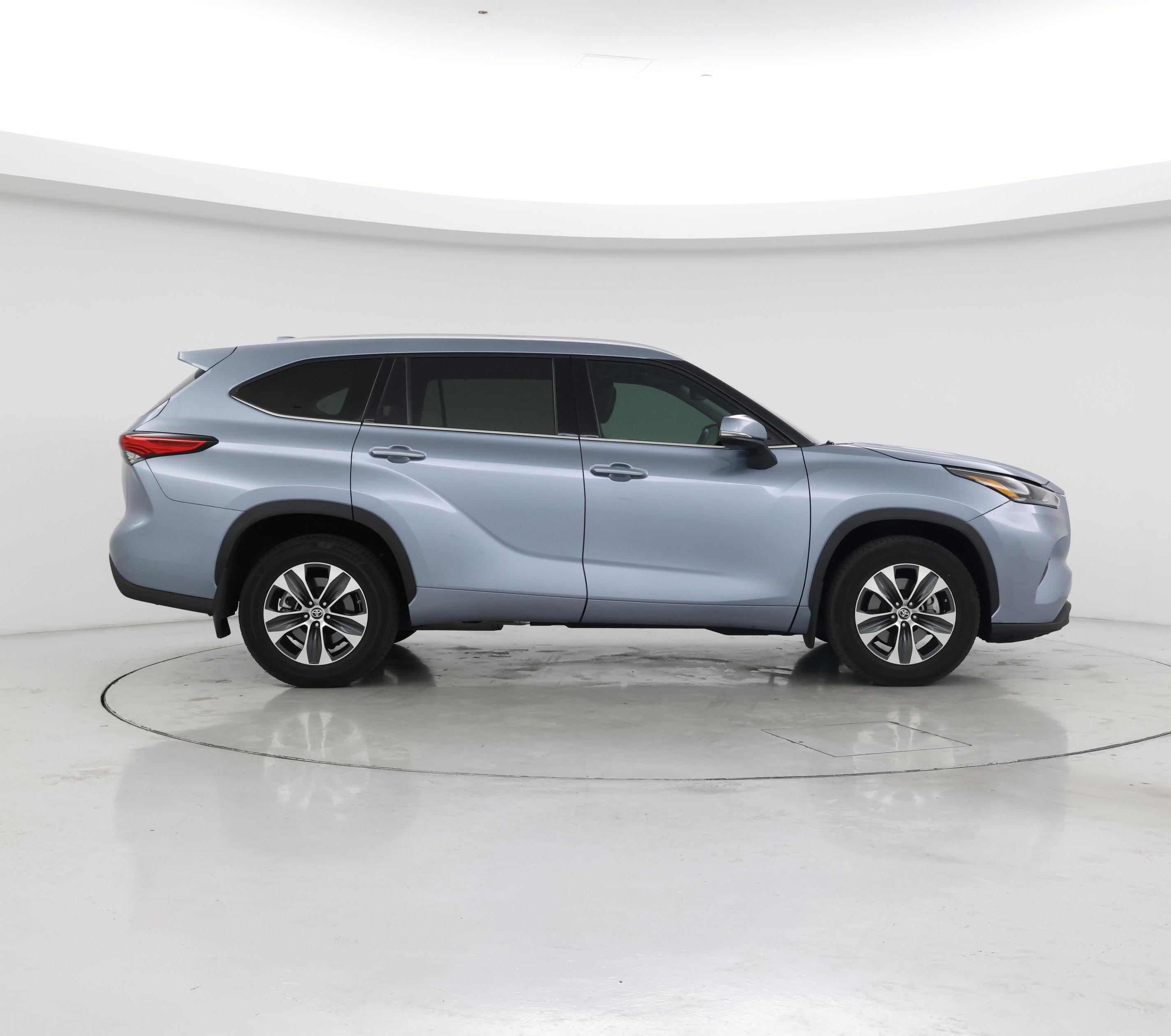 Thumbnail: 2022 Toyota Highlander - 7