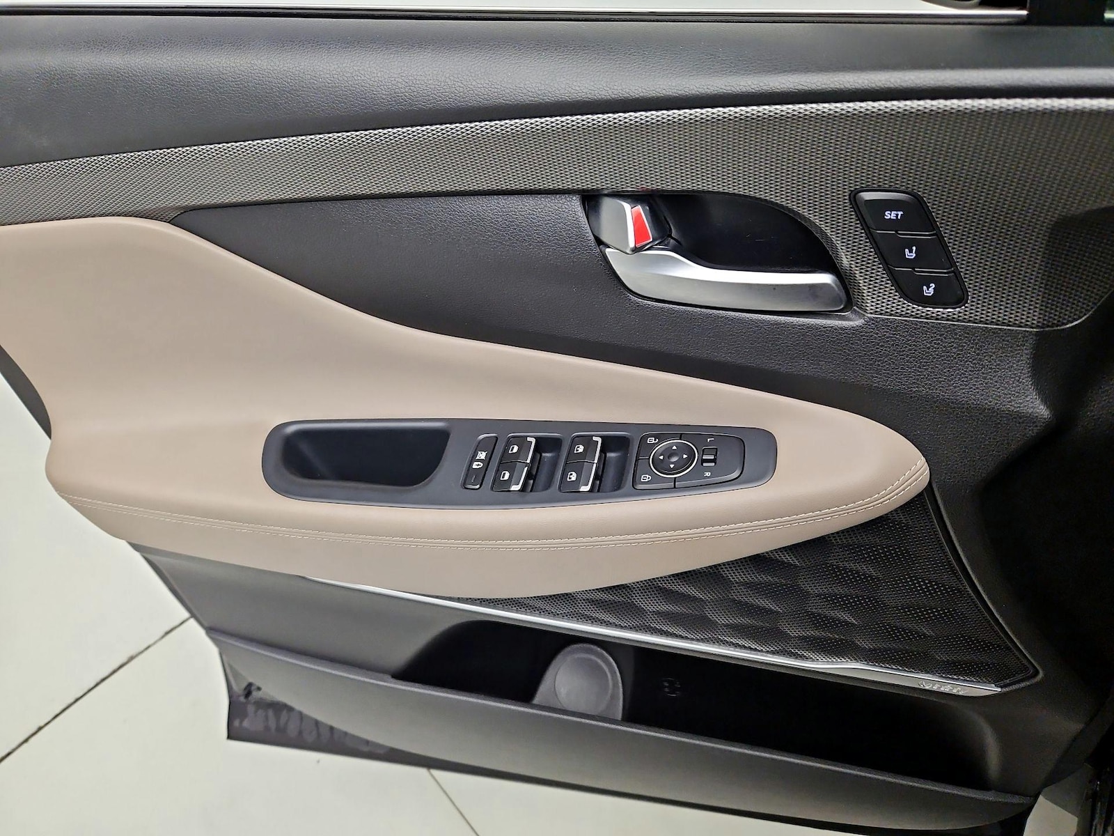 2020 Hyundai Santa Fe Limited - Photo 13