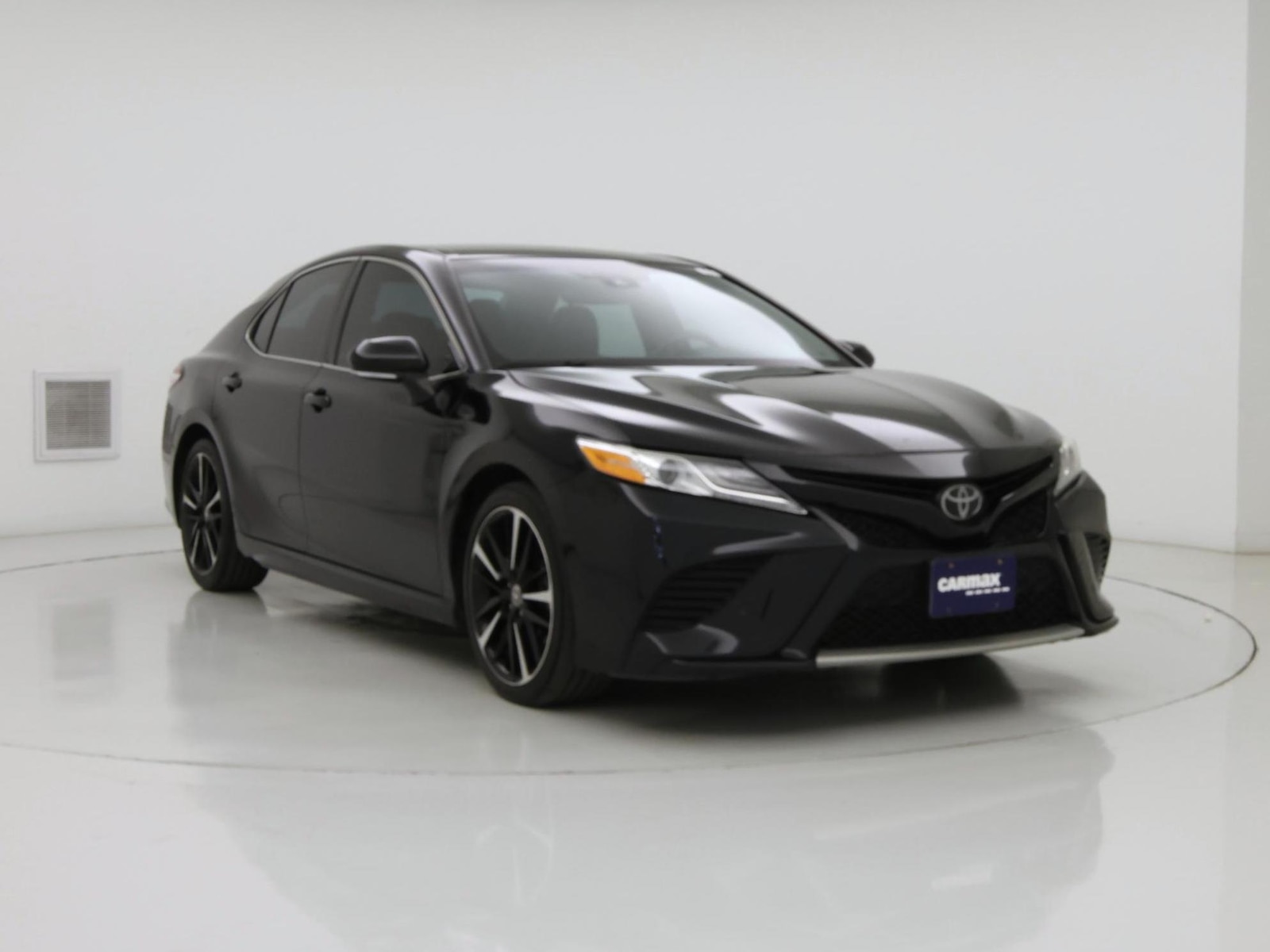 2020 Toyota Camry XSE - Photo 2