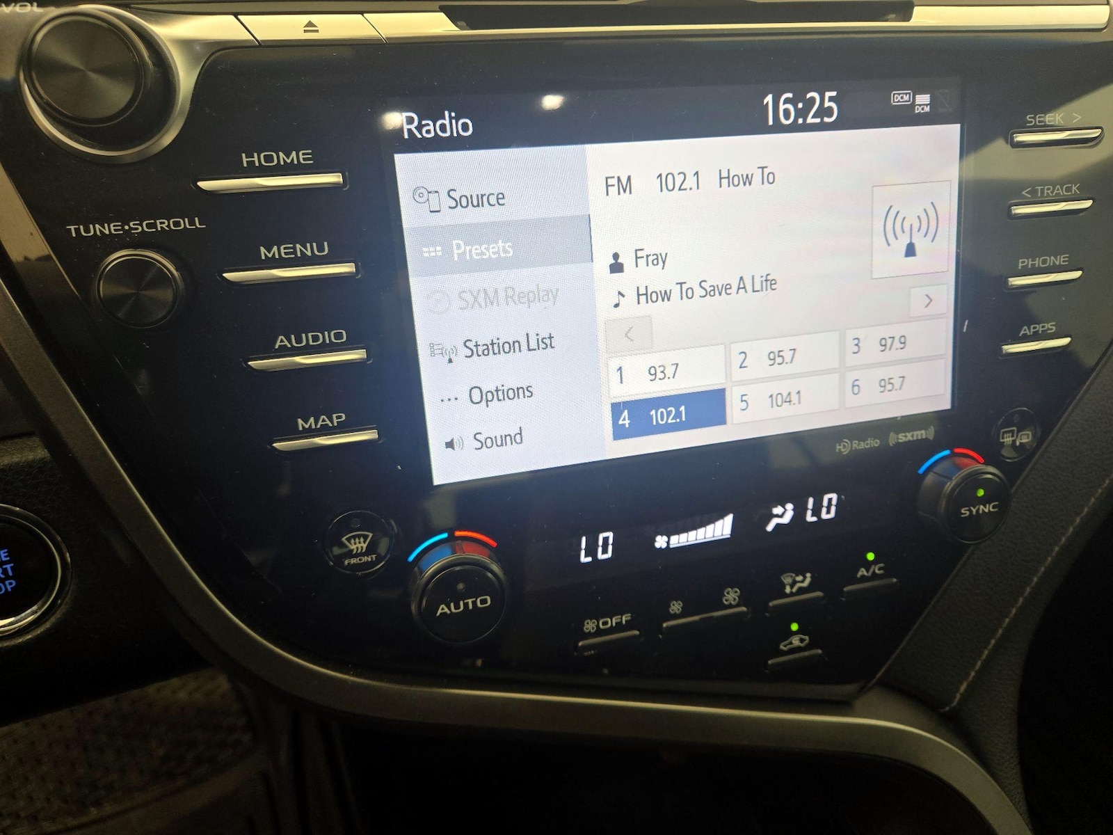 2020 Toyota Camry XSE - Photo 16