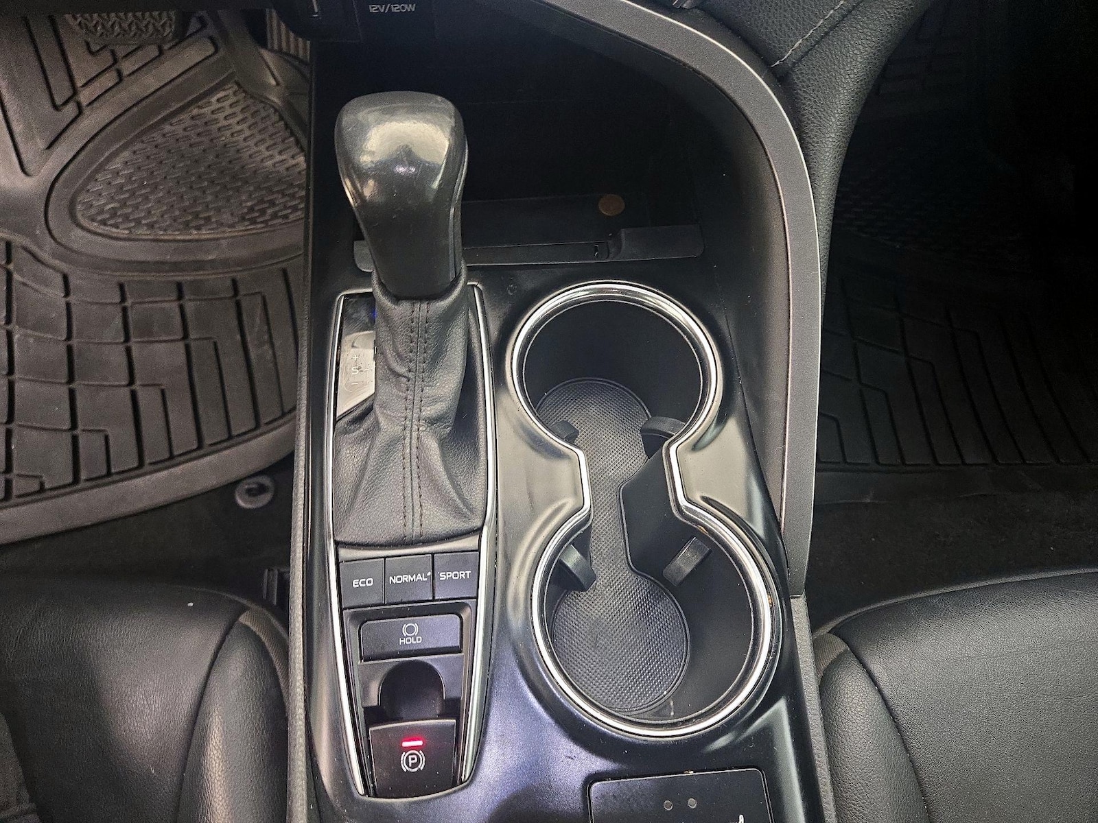 2020 Toyota Camry XSE - Photo 18