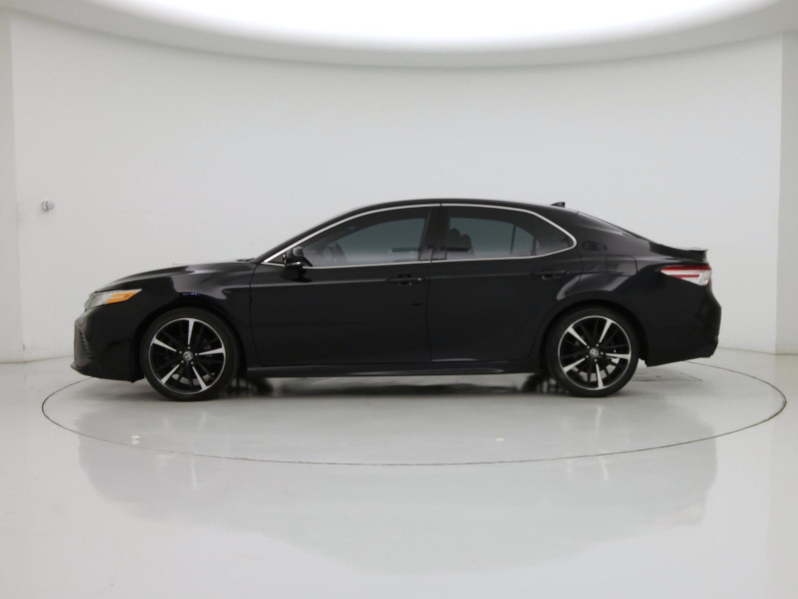 2020 Toyota Camry XSE - Photo 4