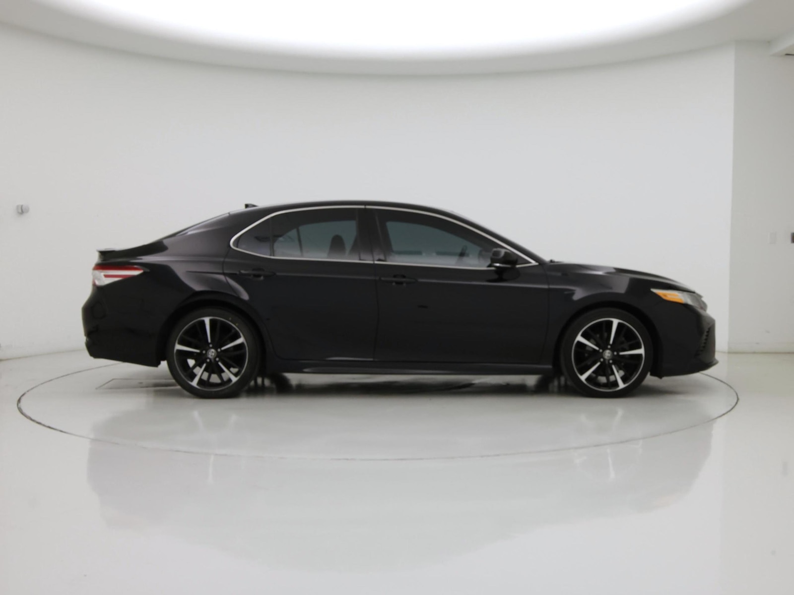 2020 Toyota Camry XSE - Photo 8