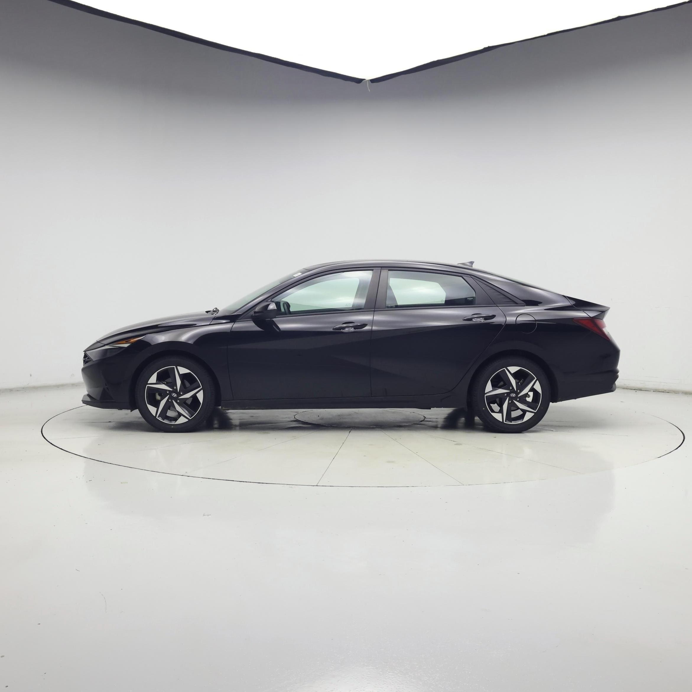 Thumbnail: 2023 Hyundai Elantra - 3
