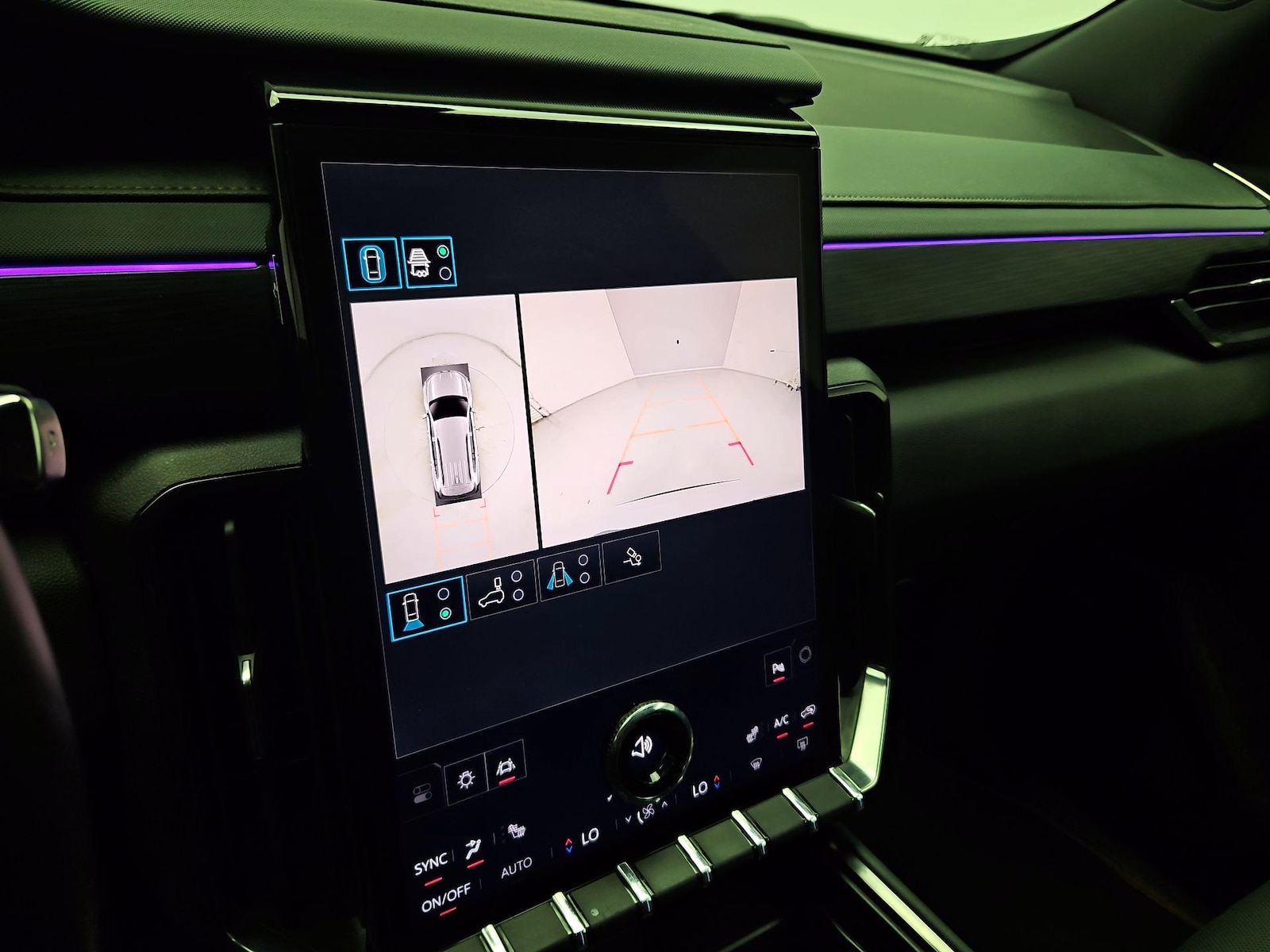 2025 GMC Acadia AT4 - Photo 16
