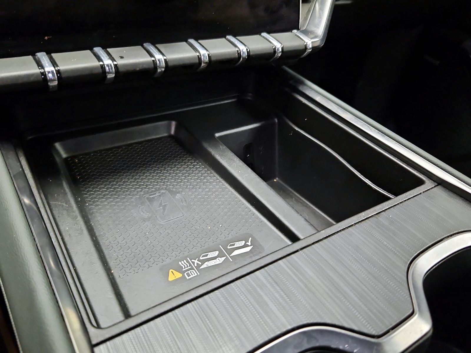 2025 GMC Acadia AT4 - Photo 20
