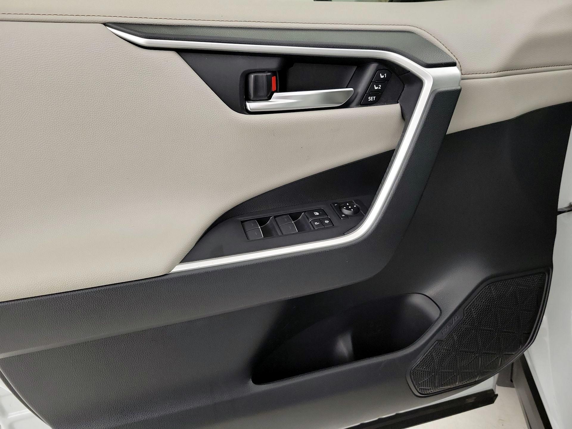 Thumbnail: 2023 Toyota RAV4 - 12