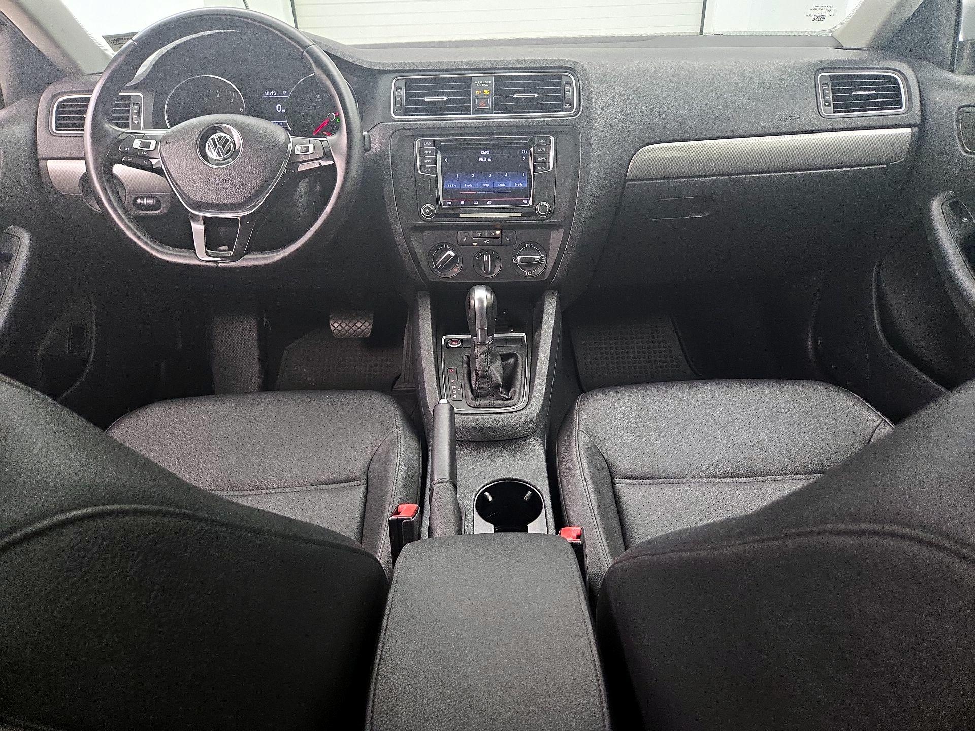 Thumbnail: 2017 Volkswagen Jetta - 9