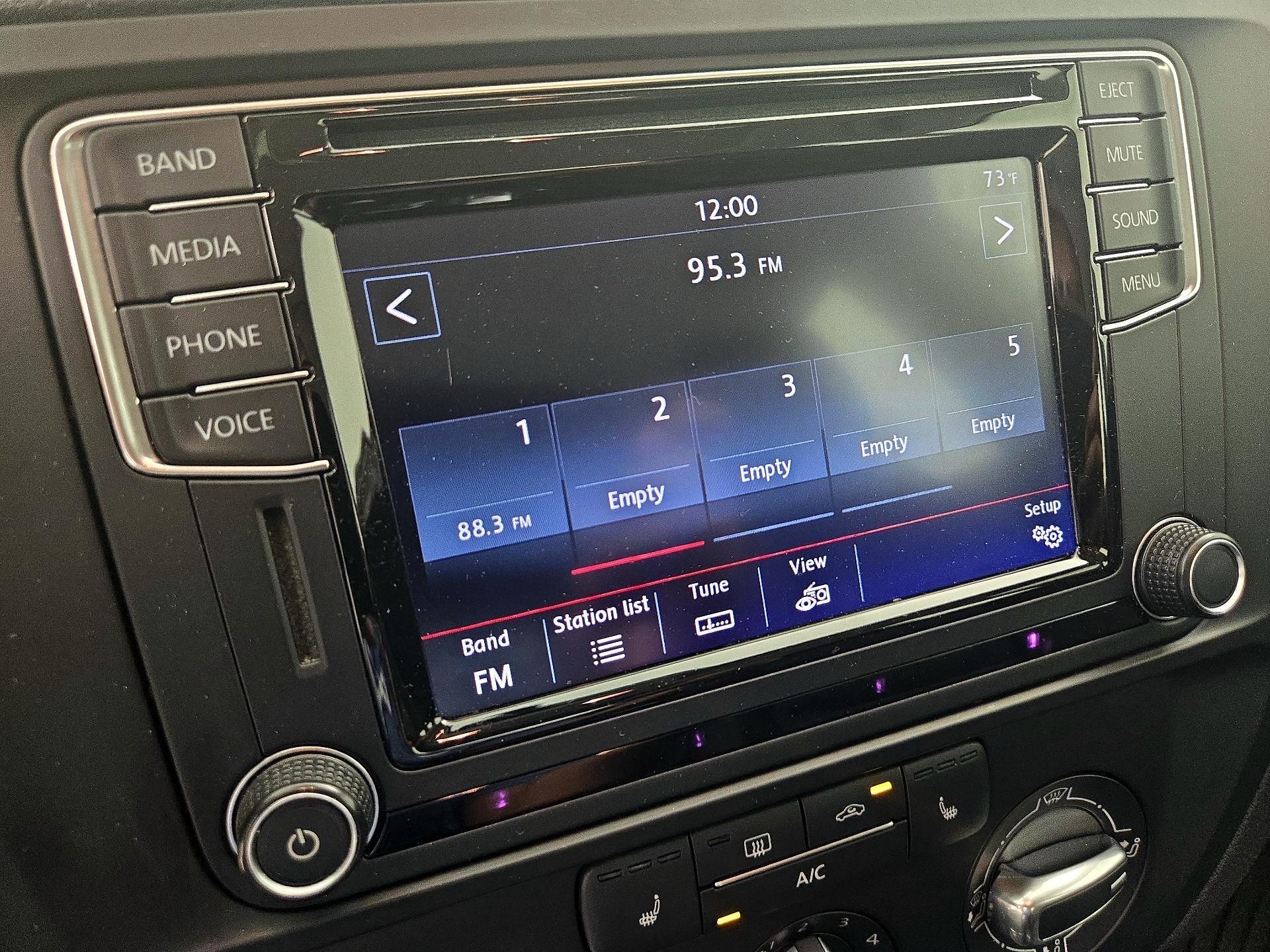 Thumbnail: 2017 Volkswagen Jetta - 15