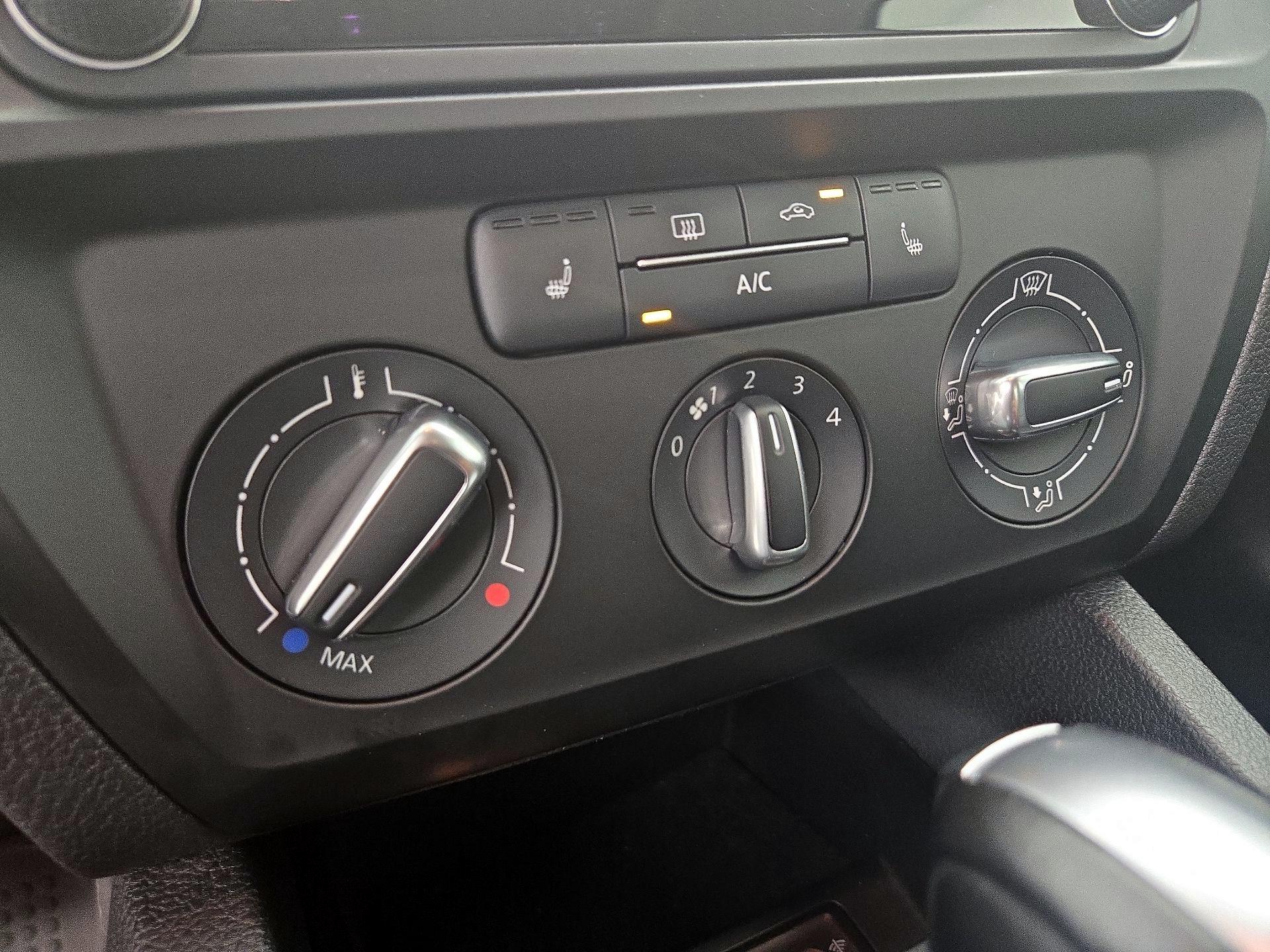 Thumbnail: 2017 Volkswagen Jetta - 16