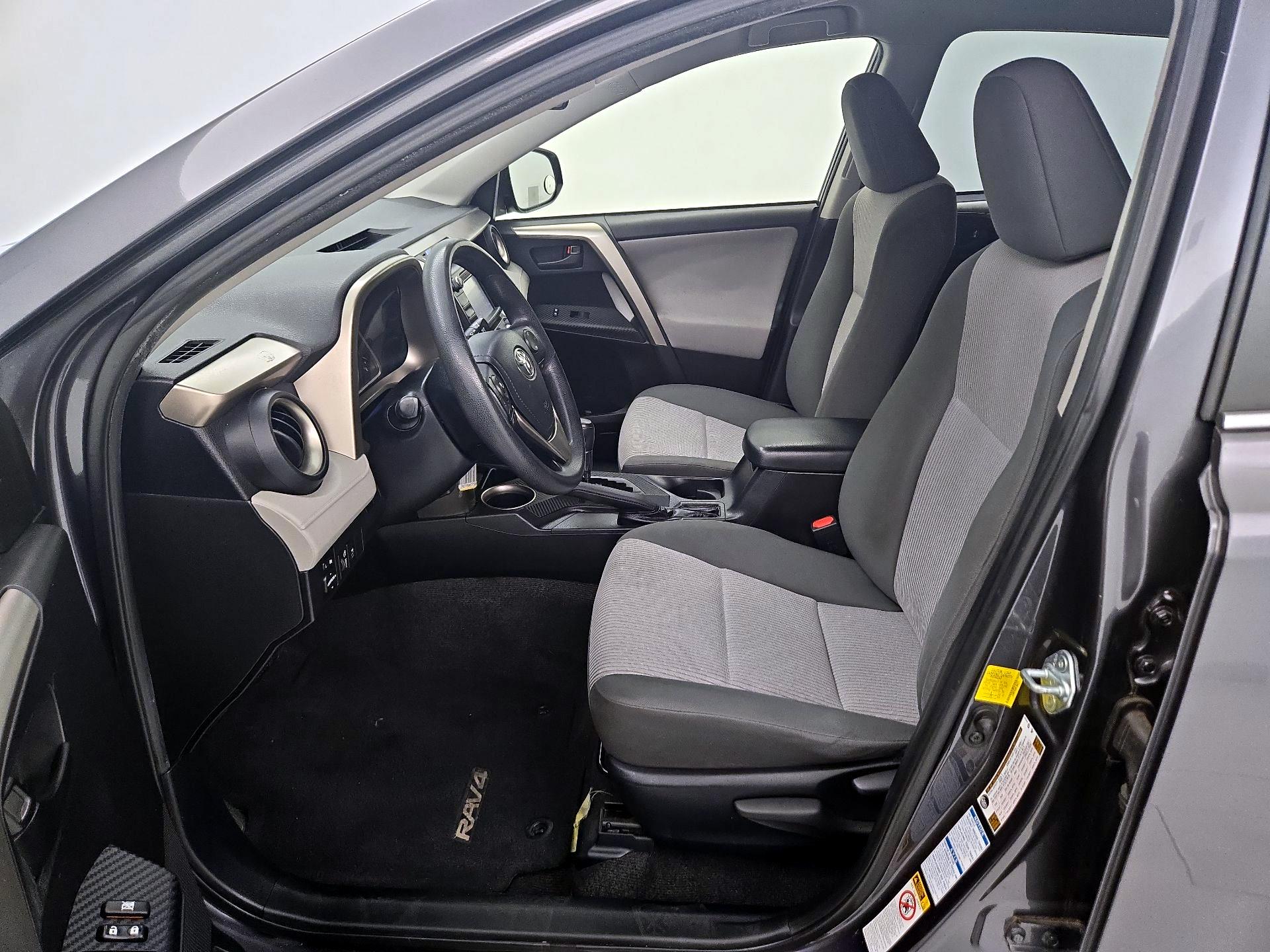 Thumbnail: 2015 Toyota RAV4 - 11